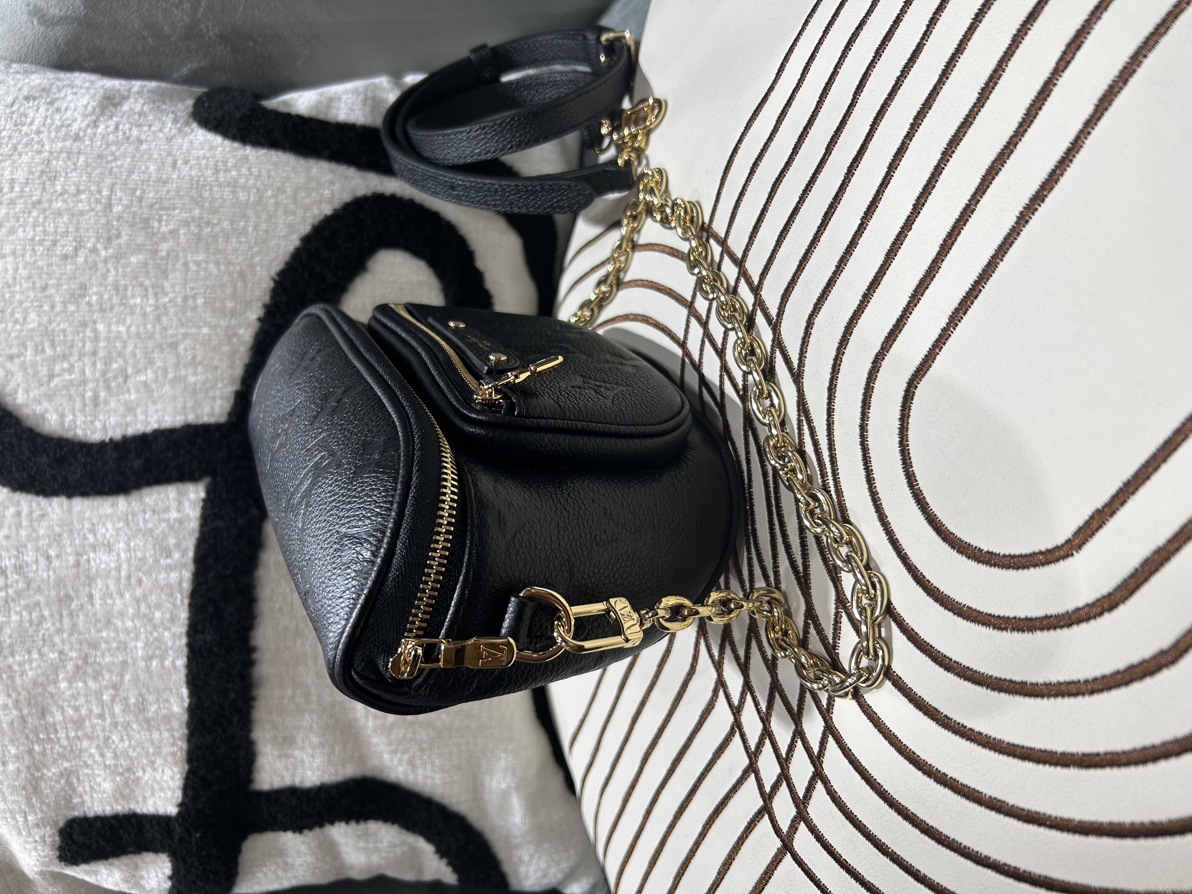 Lv Mini Bumbag Shoulder Bag 黑色M46917 Black Calfskin Monogram Empreinte 100%Authentic 99%new✅ dust bag  