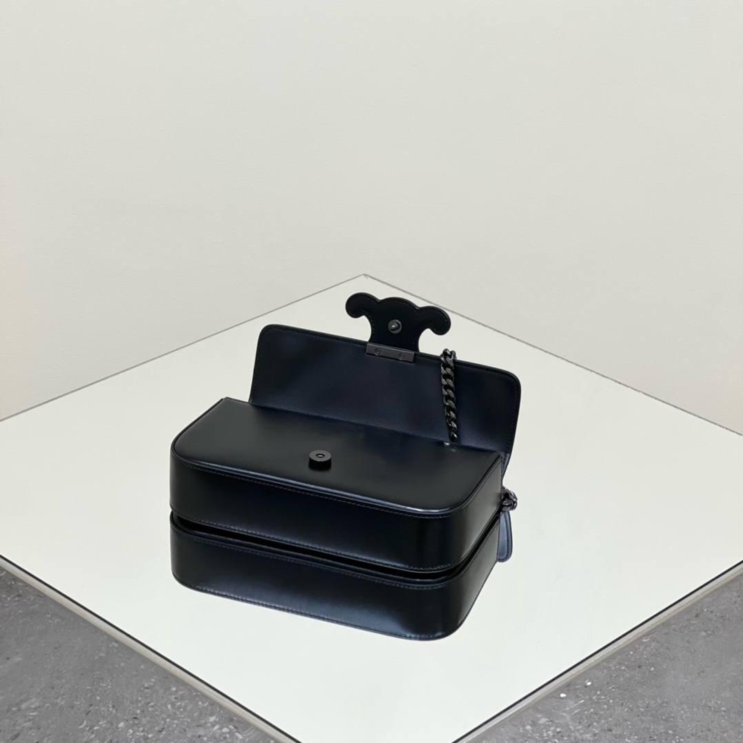 🔥大货实拍图 𝗖𝗘𝗟𝗜𝗡𝗘 ♥ 𝗧𝗥𝗜𝗢𝗠𝗣𝗛𝗘浮雕腋下包 型号：199243 尺寸：20.5*11.5*4cm