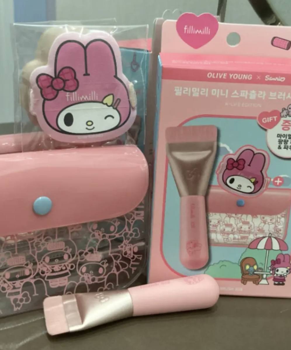 韓國 Fillimilli X SANRIO 聯名 My Melody 迷你 一字刮刀粉底掃 + 送大頭粉撲 + 收納袋仔｜Spatula Brush 828