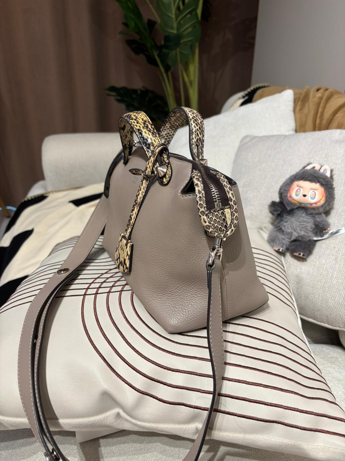Fendi by the way medium 2way bag calfskin  100%Authentic ,88%new✅dust bag 