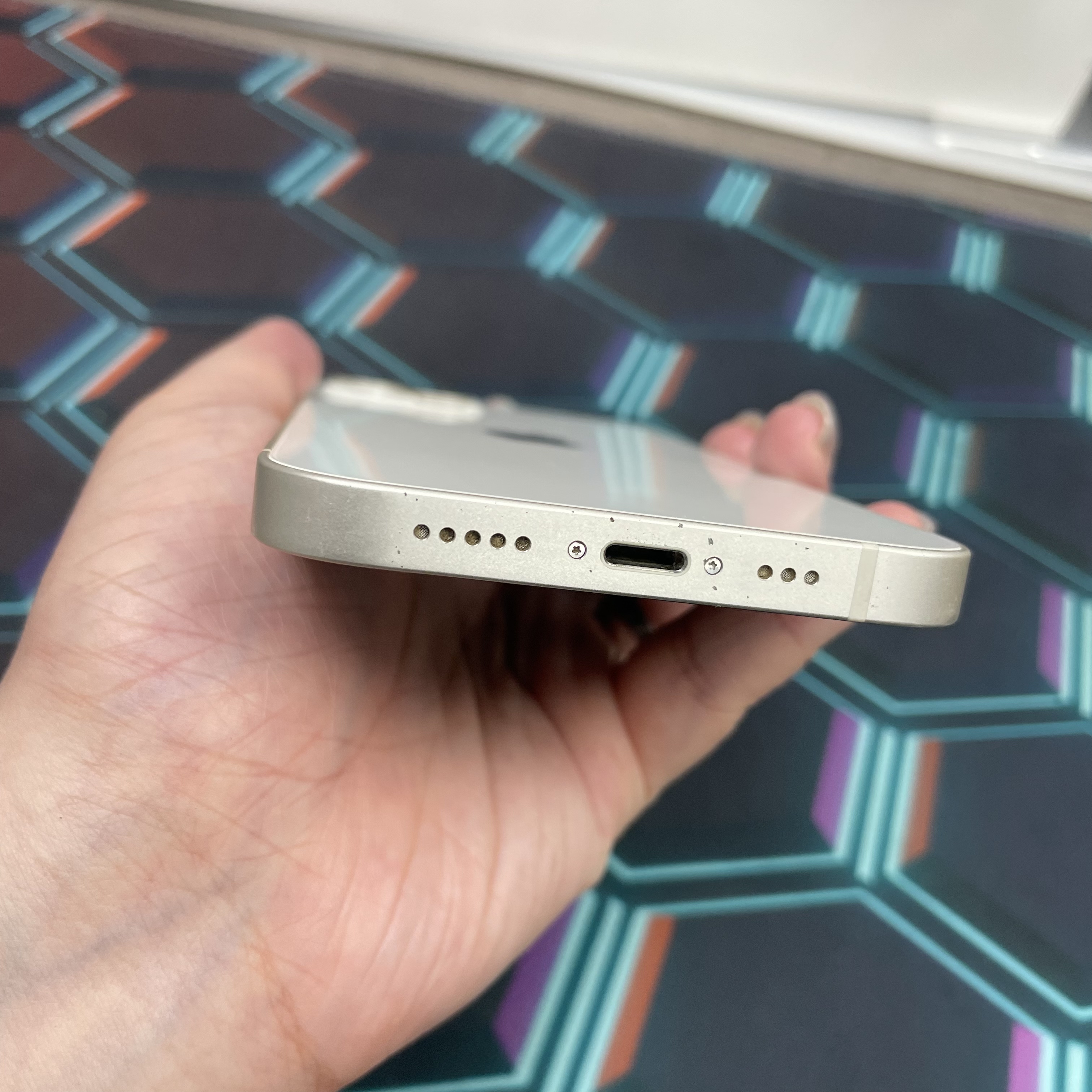 *7726 13 勁靚機 128GB 電77 白色 white