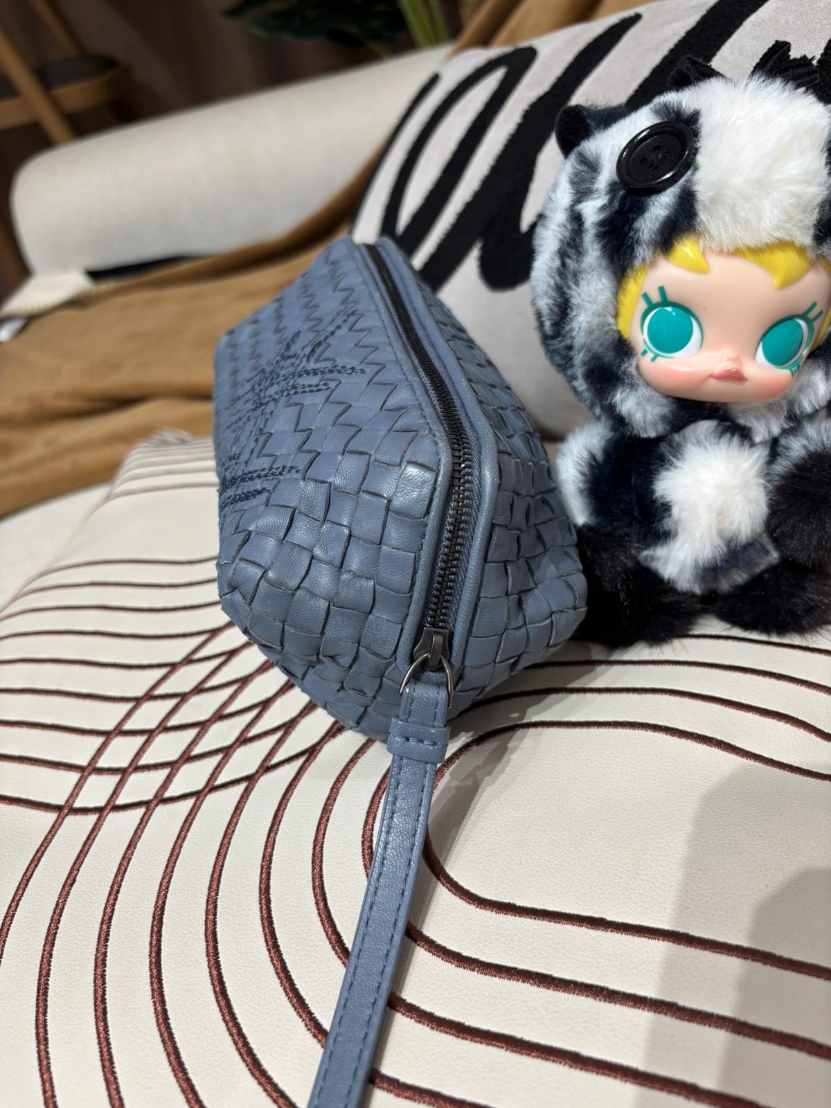 BOTTEGA VENETA BV LAMBSKIN POUCH 灰藍色 clutch bag 手拿包 100%Authentic,95% new