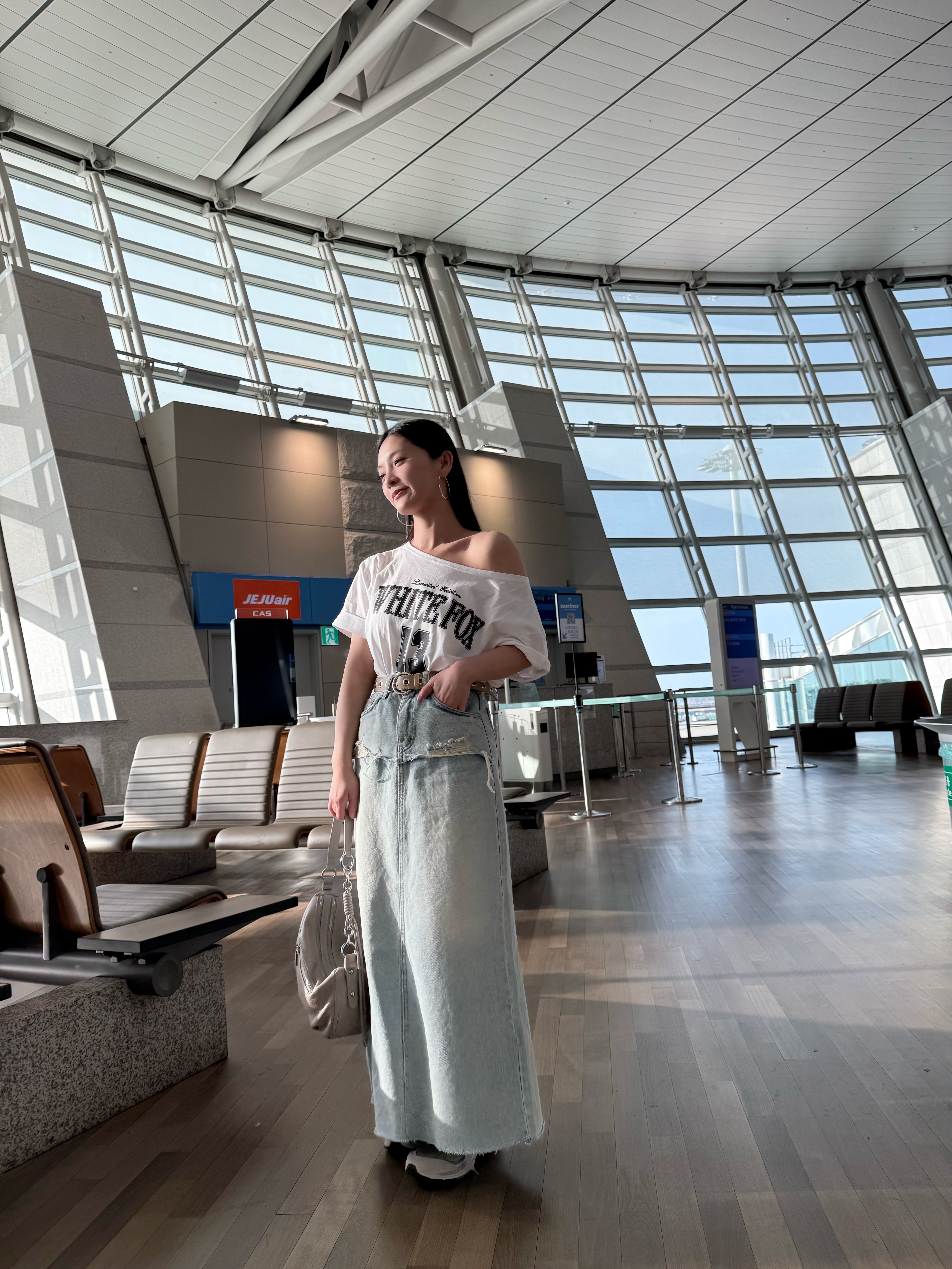 F09 單邊露膊英文字tee