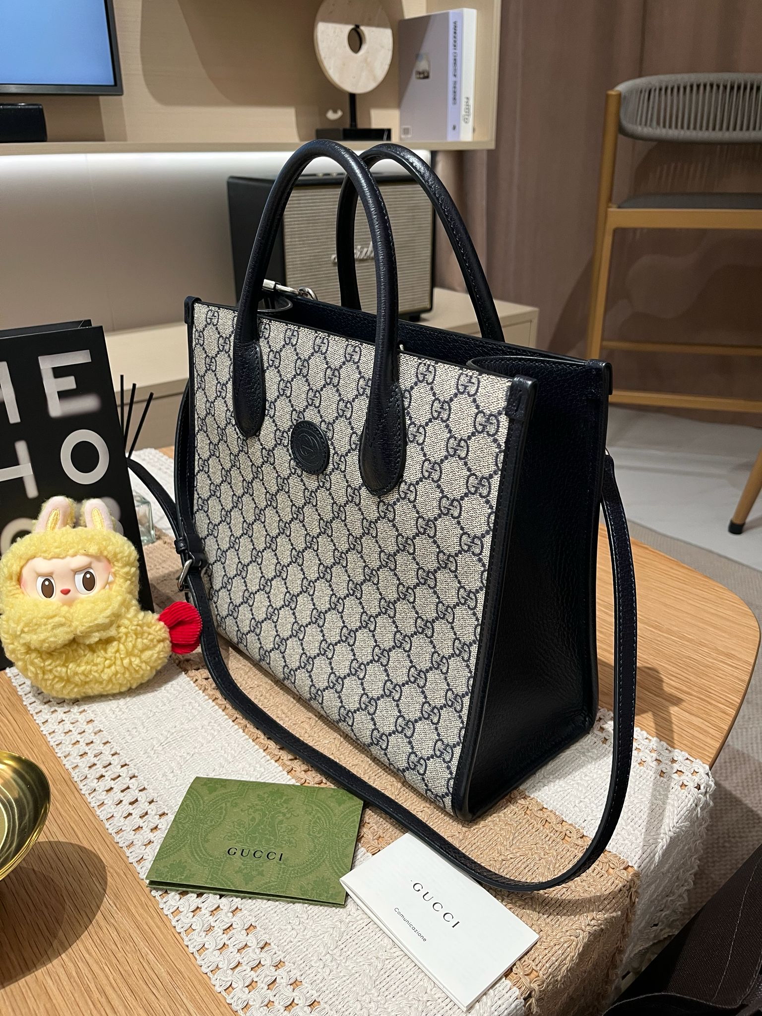 Gucci small tote bag with interlocking G 100%Authentic,98%new ✅專門店收據 ✅塵袋 ✅booklet