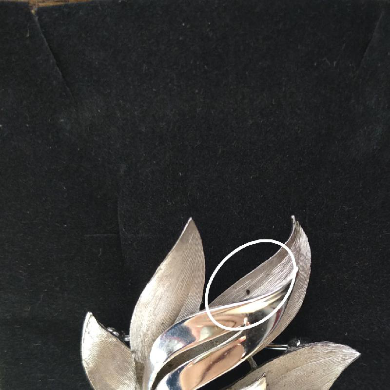 1950-60s Crown Trifari Shiny and Brushed Silver Floral Jewelry Set - Brooch and Clip on Earrings (MN218)