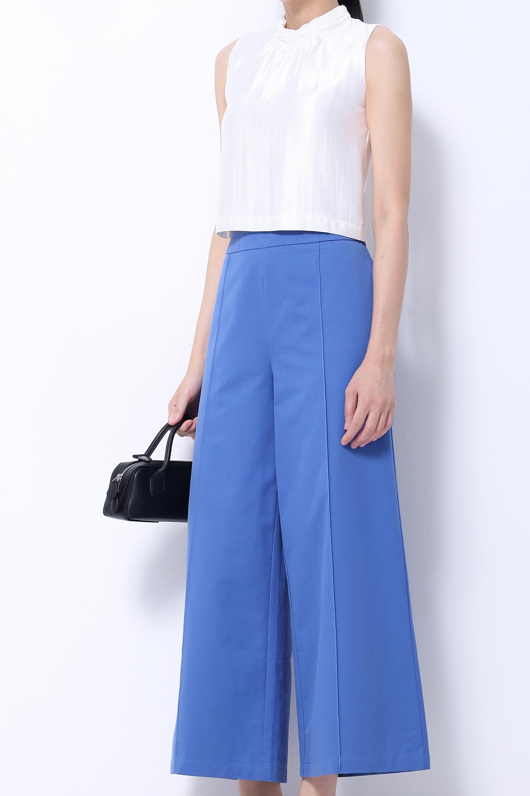 CB2746 Twist Neck Satin Sleeveless Top