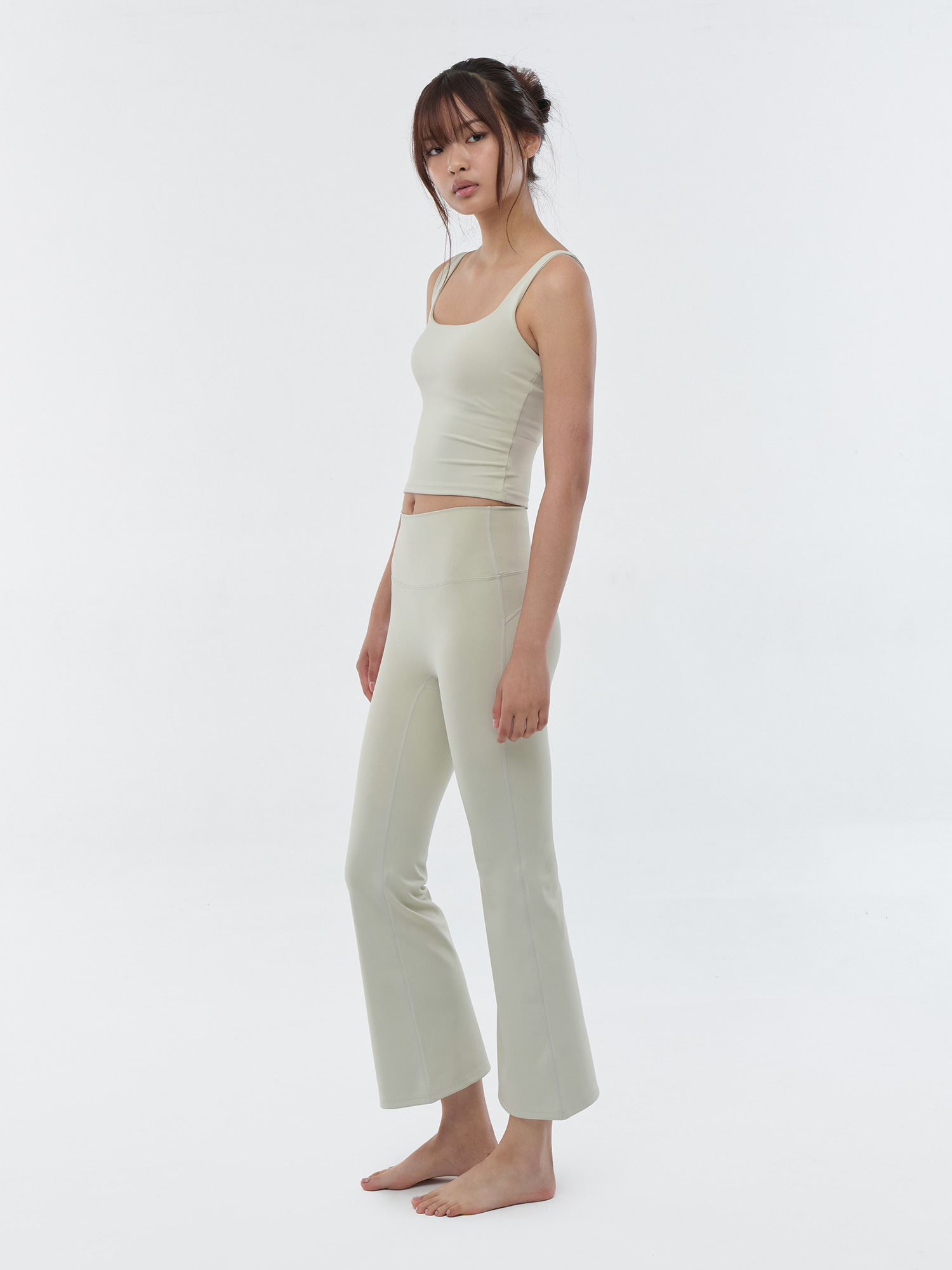 預購_Capri bootcut leggings by Conch