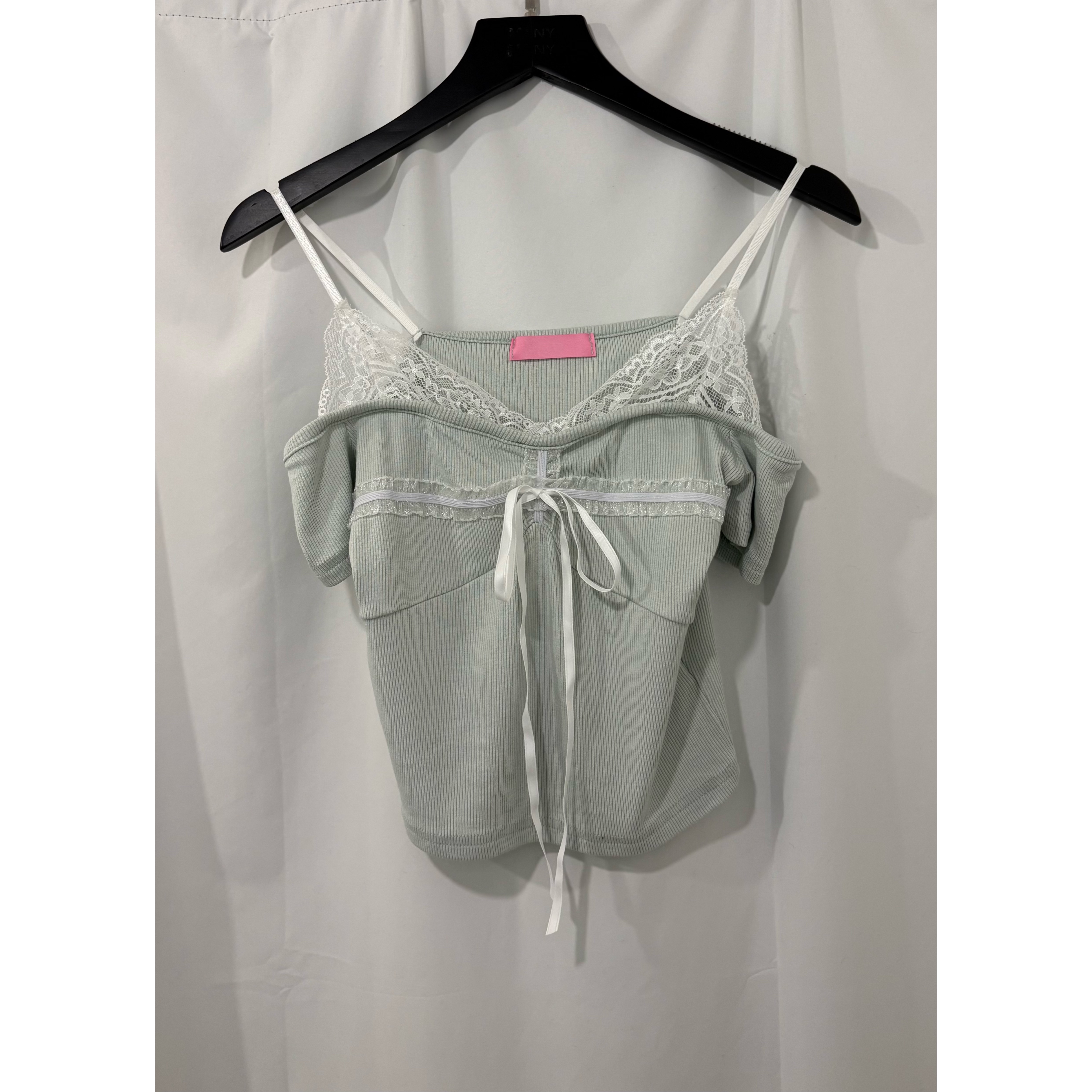 新品價8月4截單🍑2608H《O/S LACE FAUX-2PIECE CROP》
