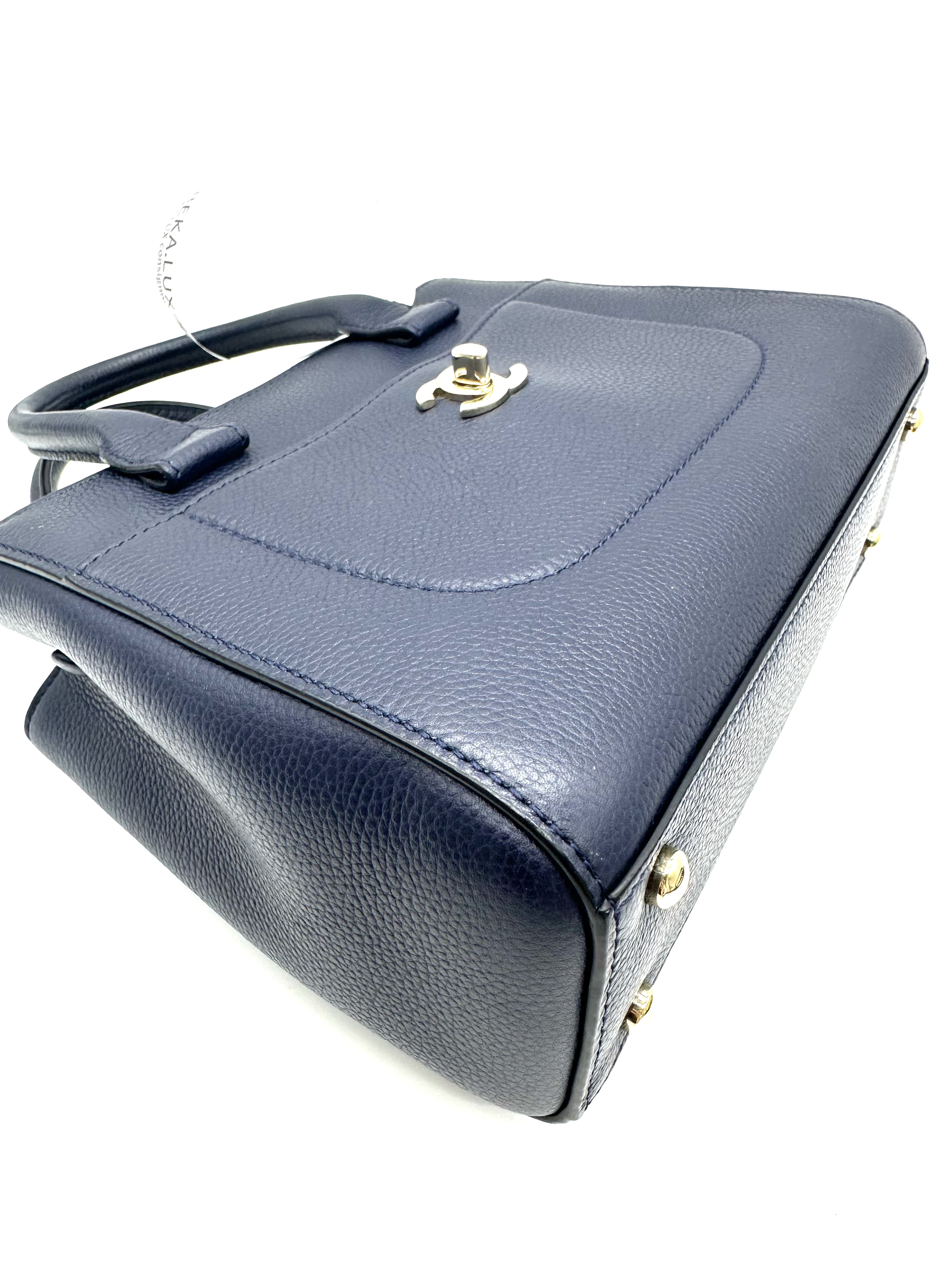 Pre-owned Chanel Neo Executive Tote bag/ Product Code: 26031812