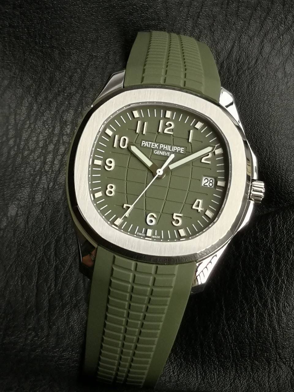 百达翡丽 5168G 配重手雷 1.壳套采用特殊材质CNC原版数据开模，整表重量和正品几乎没有区别，不同于市场普通版本上手轻飘飘，整表120克重 2.机芯选用324/330 一体开模机芯(3k同源机芯) 3.表壳尺寸42mm 厚度8.3mm(跟足原版) 4.所用配件，字面，针，胶带严格参照原版颜色开模定制，精益求精 5.表壳不锈钢 内部加重 承诺所有本厂出的配重表款绝不掉皮，掉皮无理由更换全新 6.表扣 表壳全部冲压贵金属logo 非腐蚀激光垃圾工艺！
