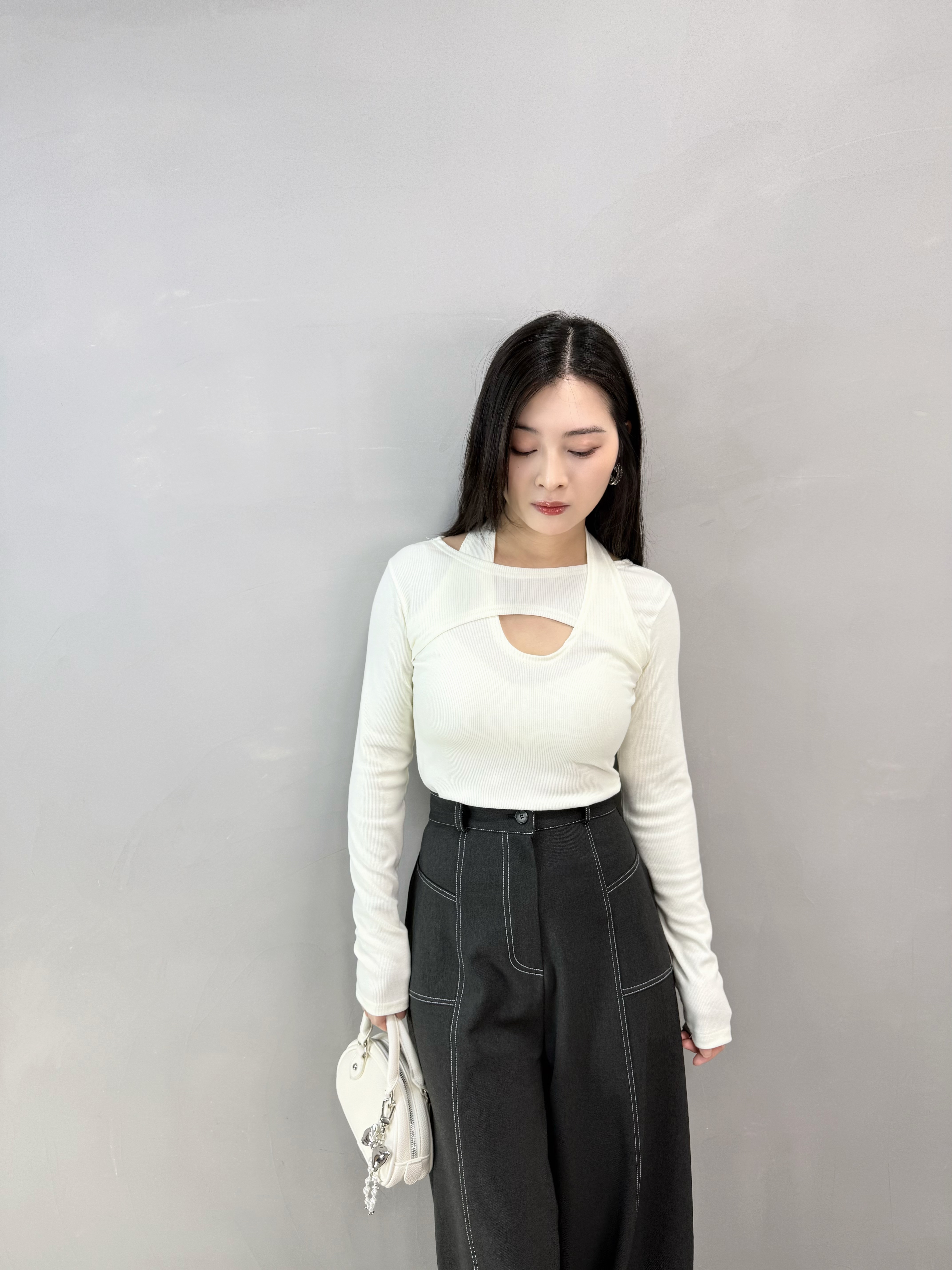 I85 設計感U領暗紋Tee