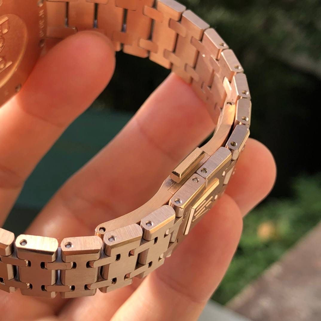 爱彼皇家橡树系列玫瑰金镶钻女士腕表