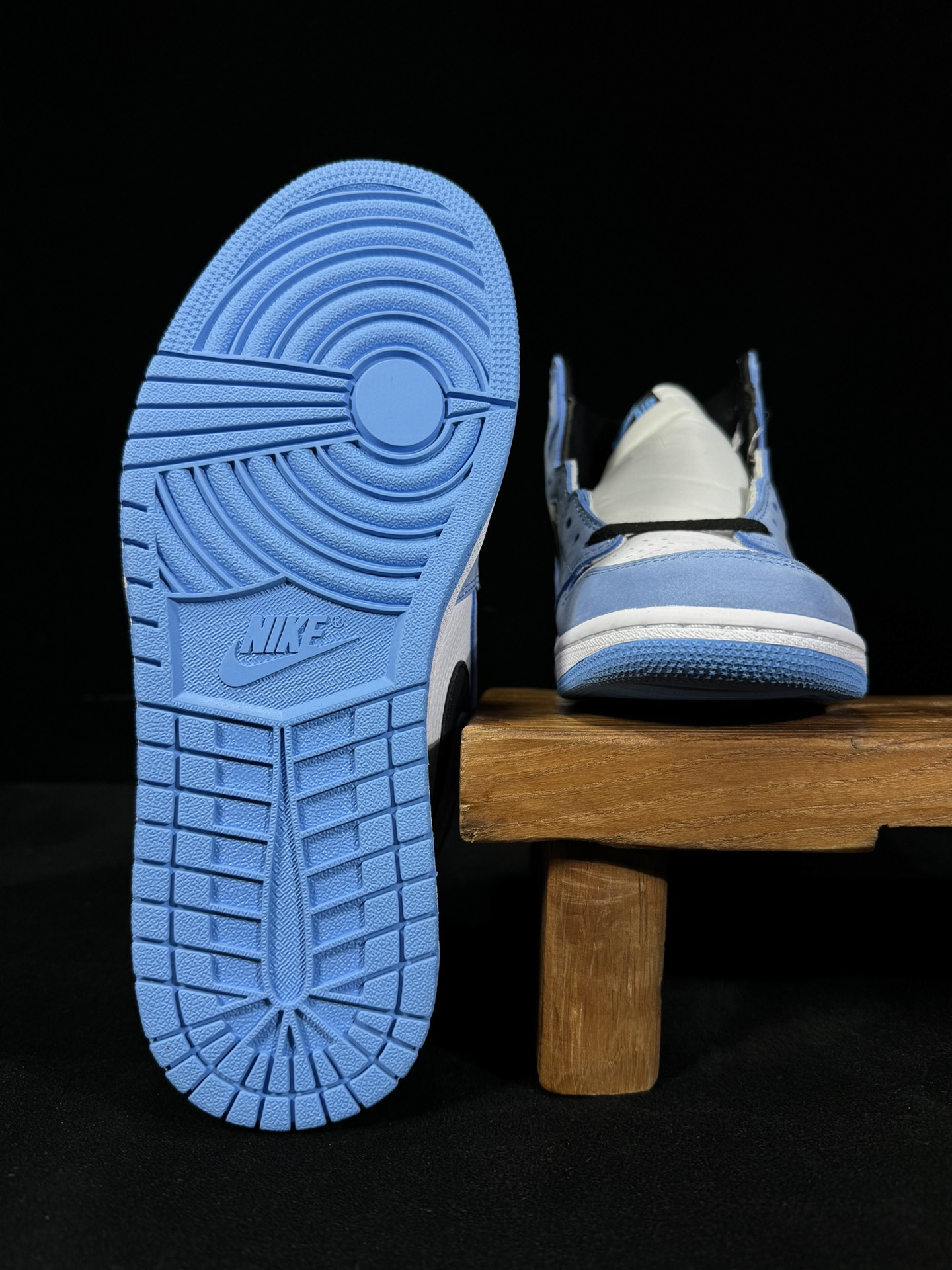 Nike Air Jordan 1 Retro High OG 555088-134 | Blue Box