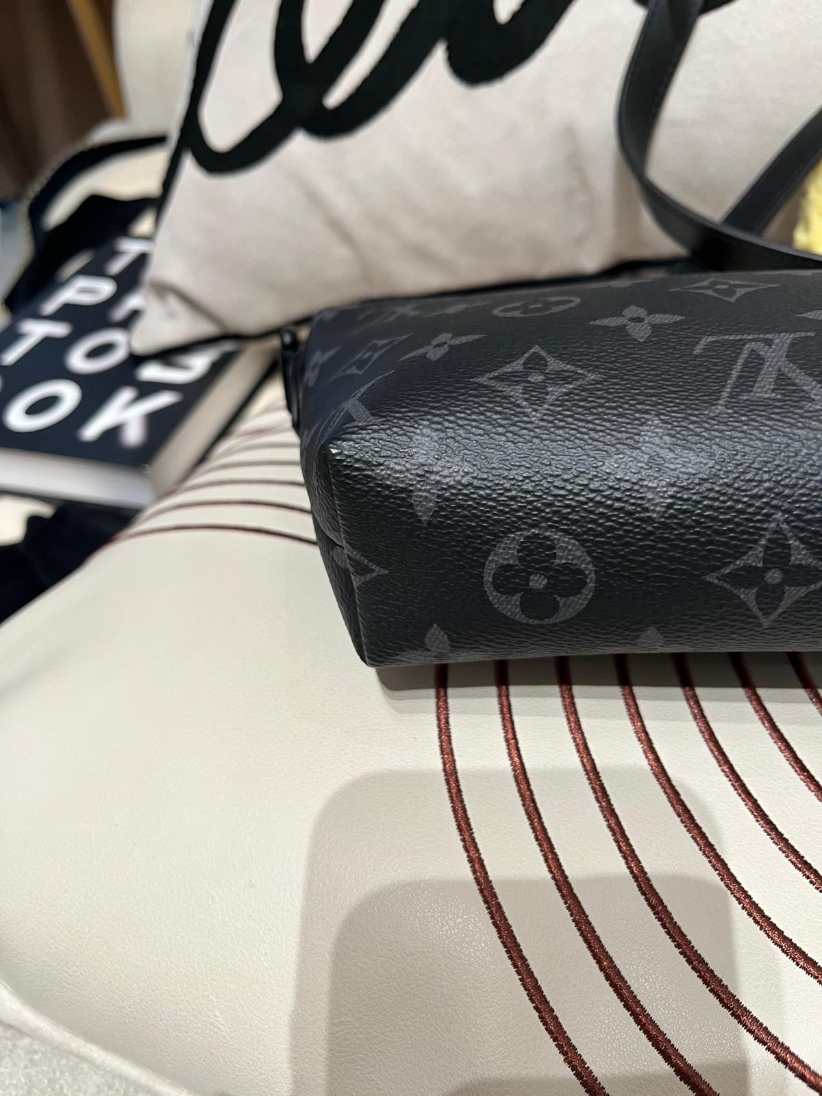 LV Pulse Wearable Wallet M12806 100%Authentic, 98%New ✅收據✅Dust bag