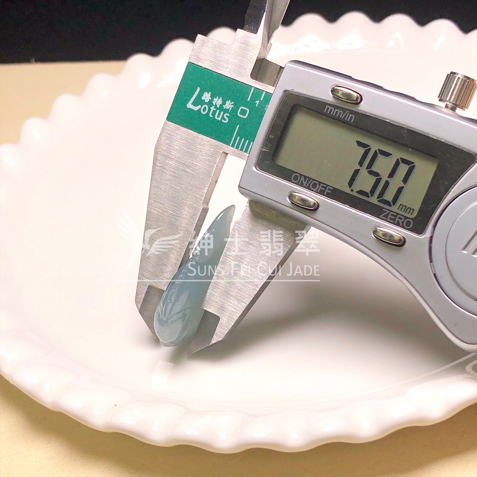 #YK00359 糯化飄翠魚形雕件 