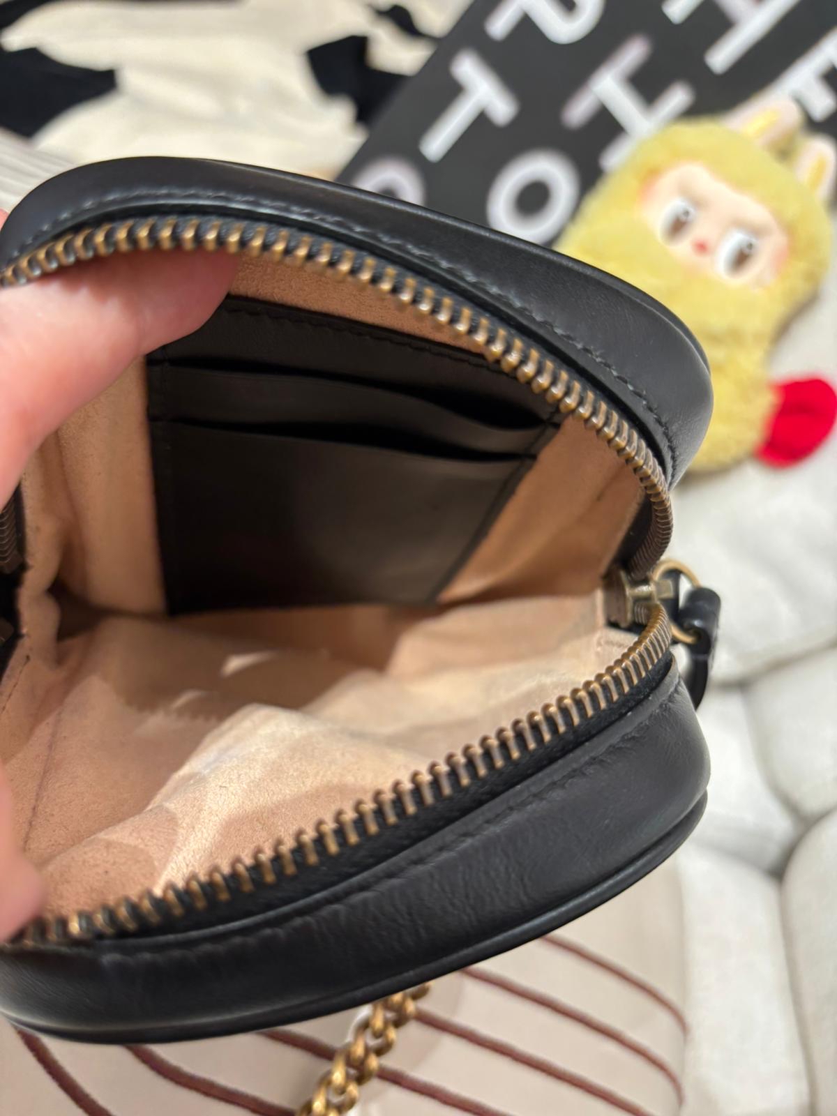 Gucci GG Marmont Vertical Phone Crossbody Bag 100%Authentic, 98%New ✅Booklet✅Dust bag