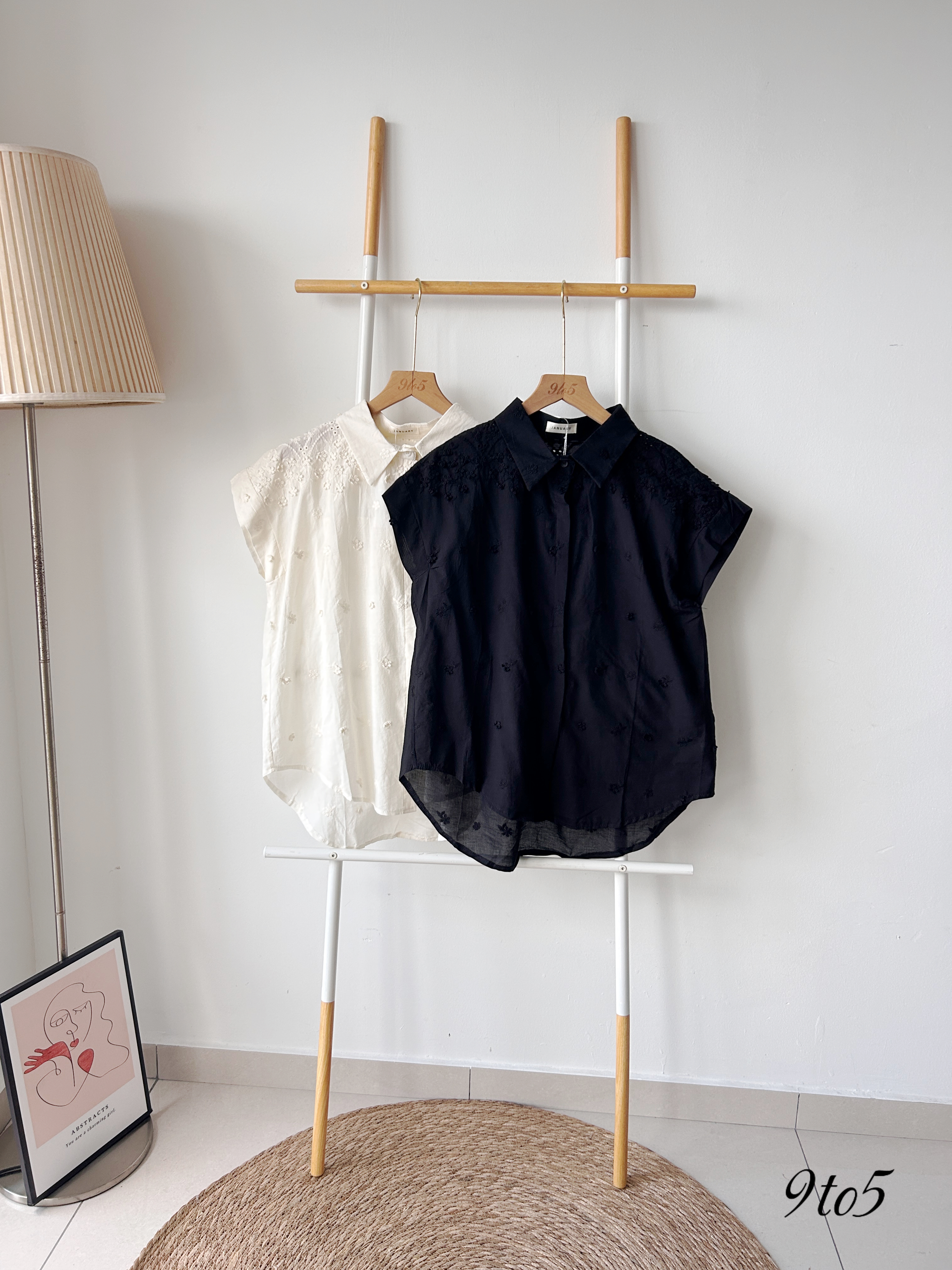 T4009 Cape Sleeves Shirt - Black &Cream