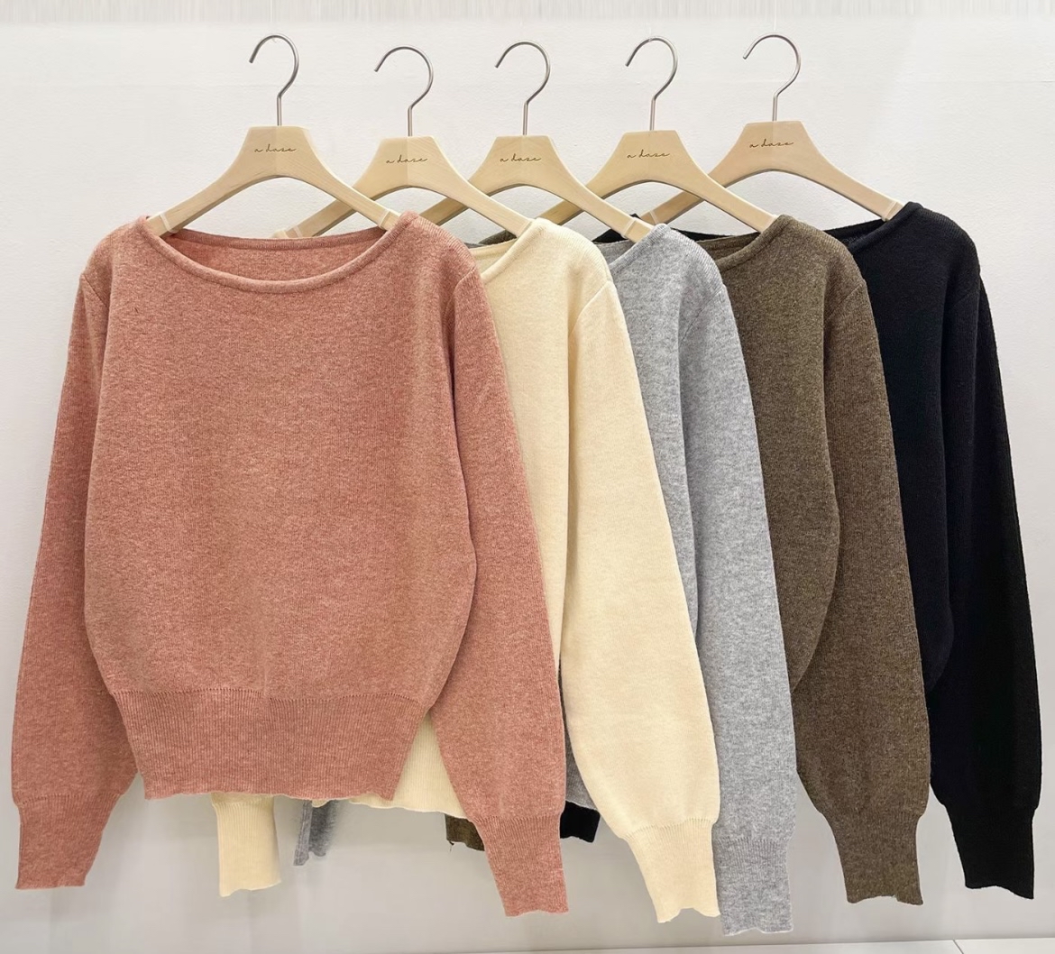 ♡ 簡約圓領上衣。