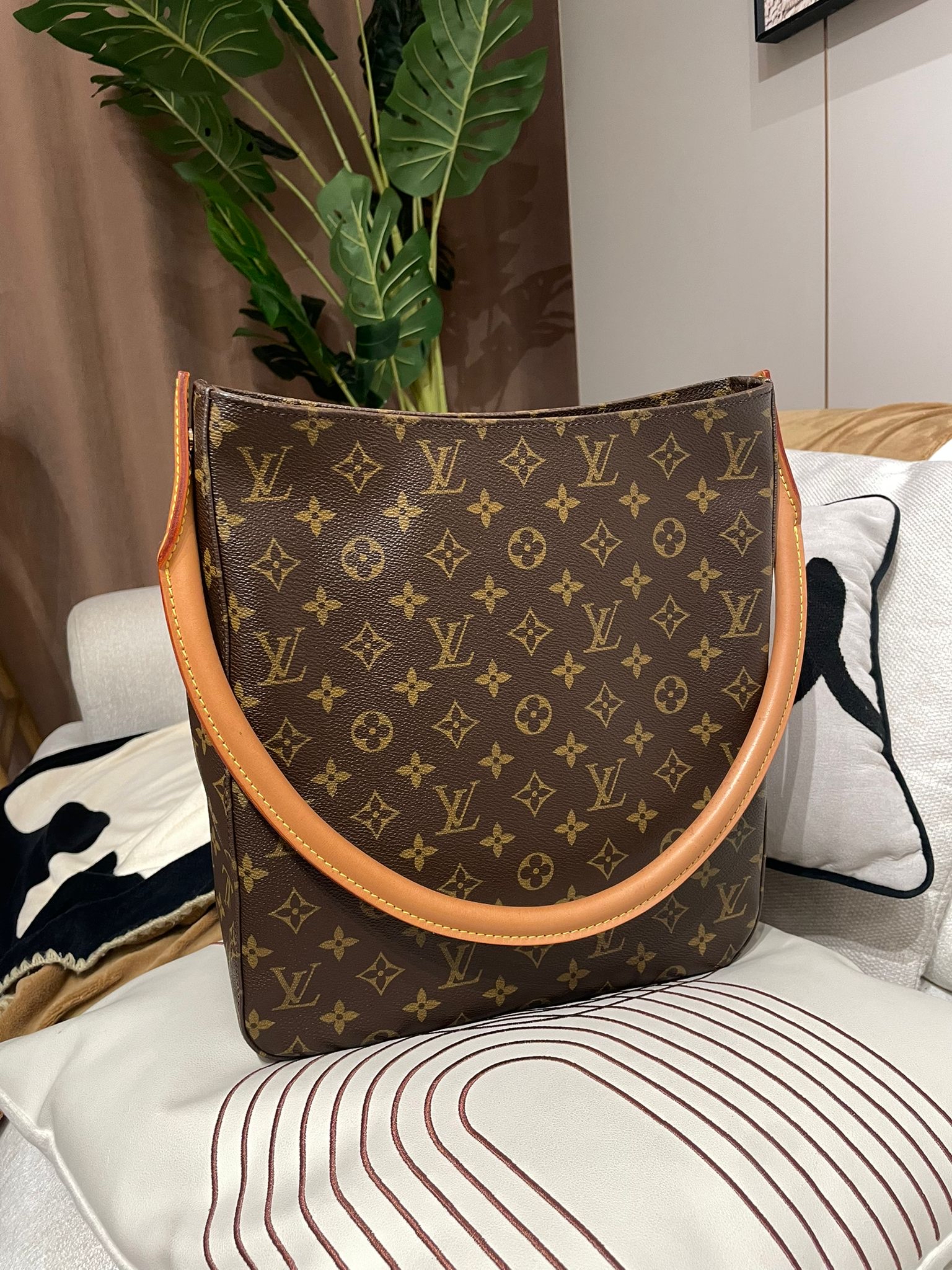 Lv Looping GM Shoulder Bag M51145 100%Authentic,95%new✅Dust bag  