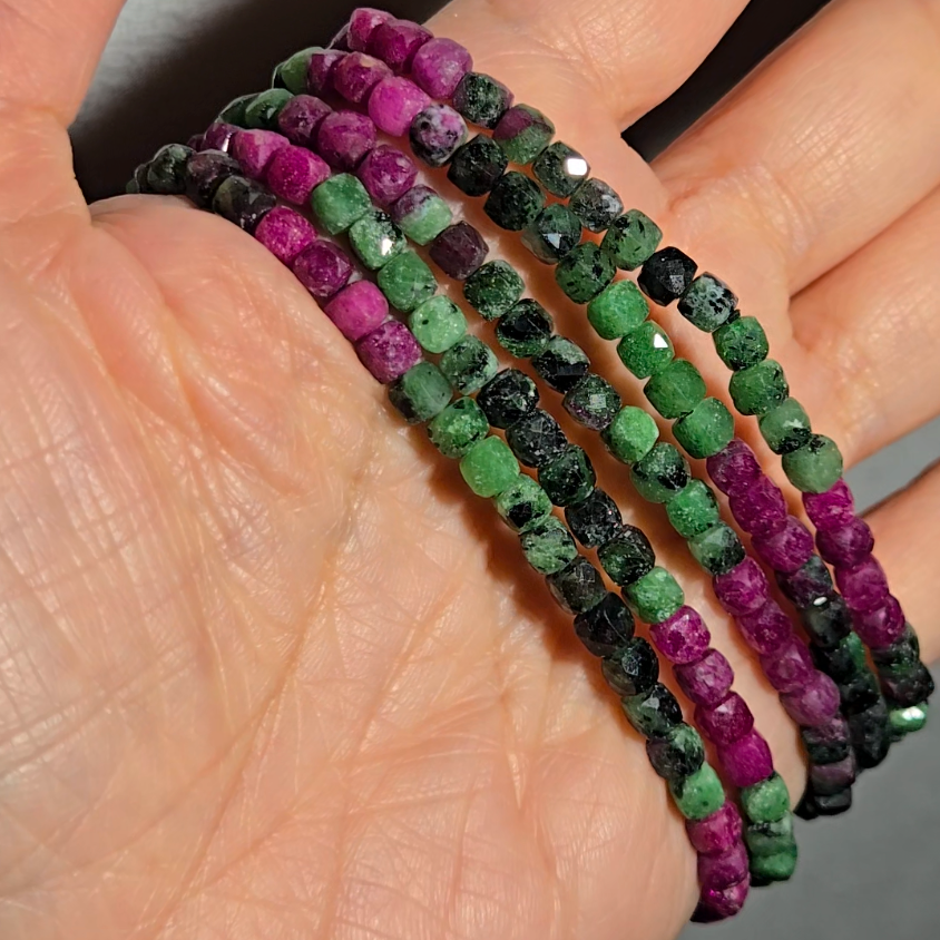 Faceted ruby in zoisite bead bracelets with UV - JW79