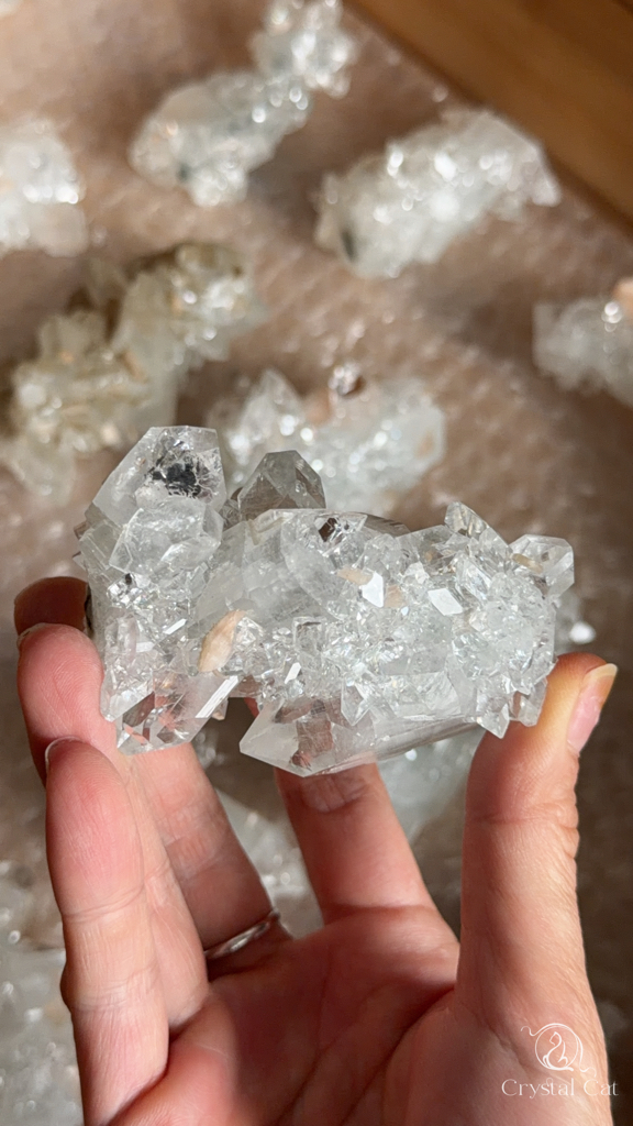 稀有裸鑽魚眼石