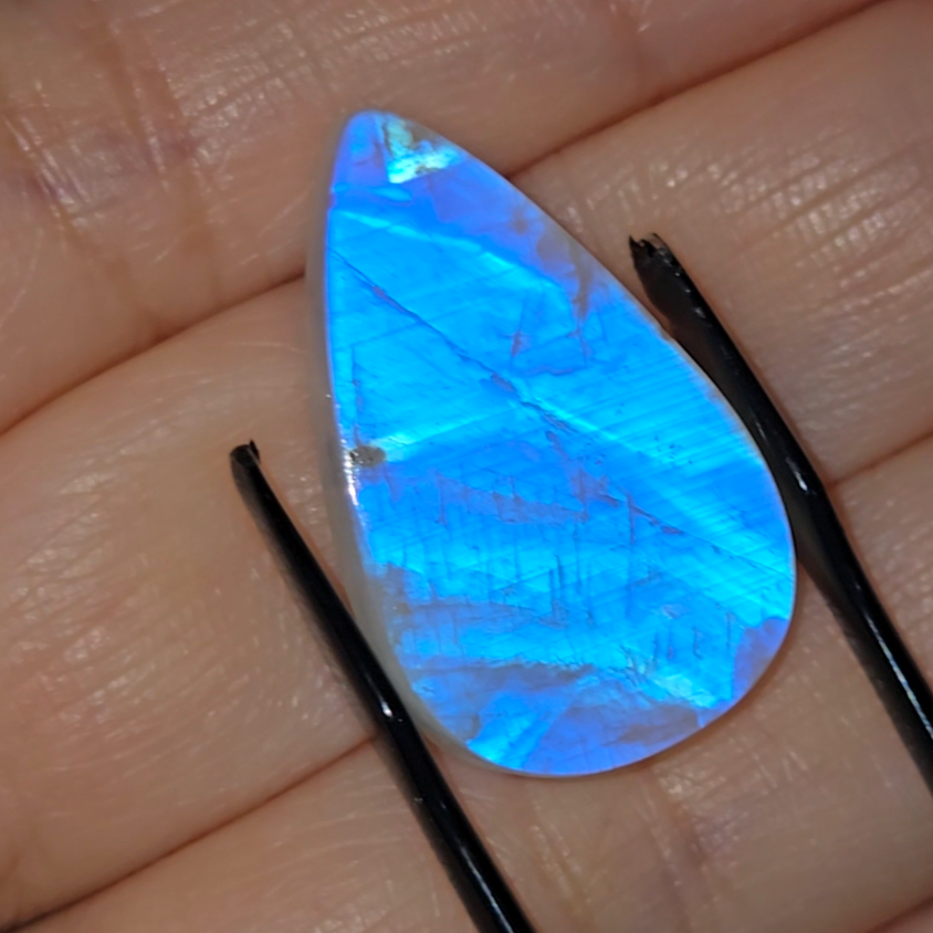 Intense blue flash moonstone from India - MS6