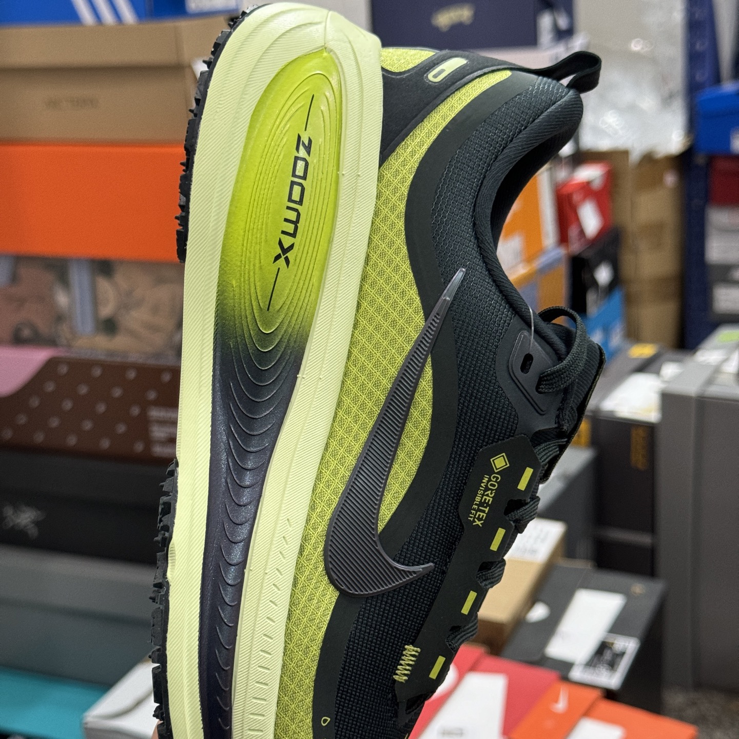 Nike Vomero 18 GORE-TEX HQ7002-300 