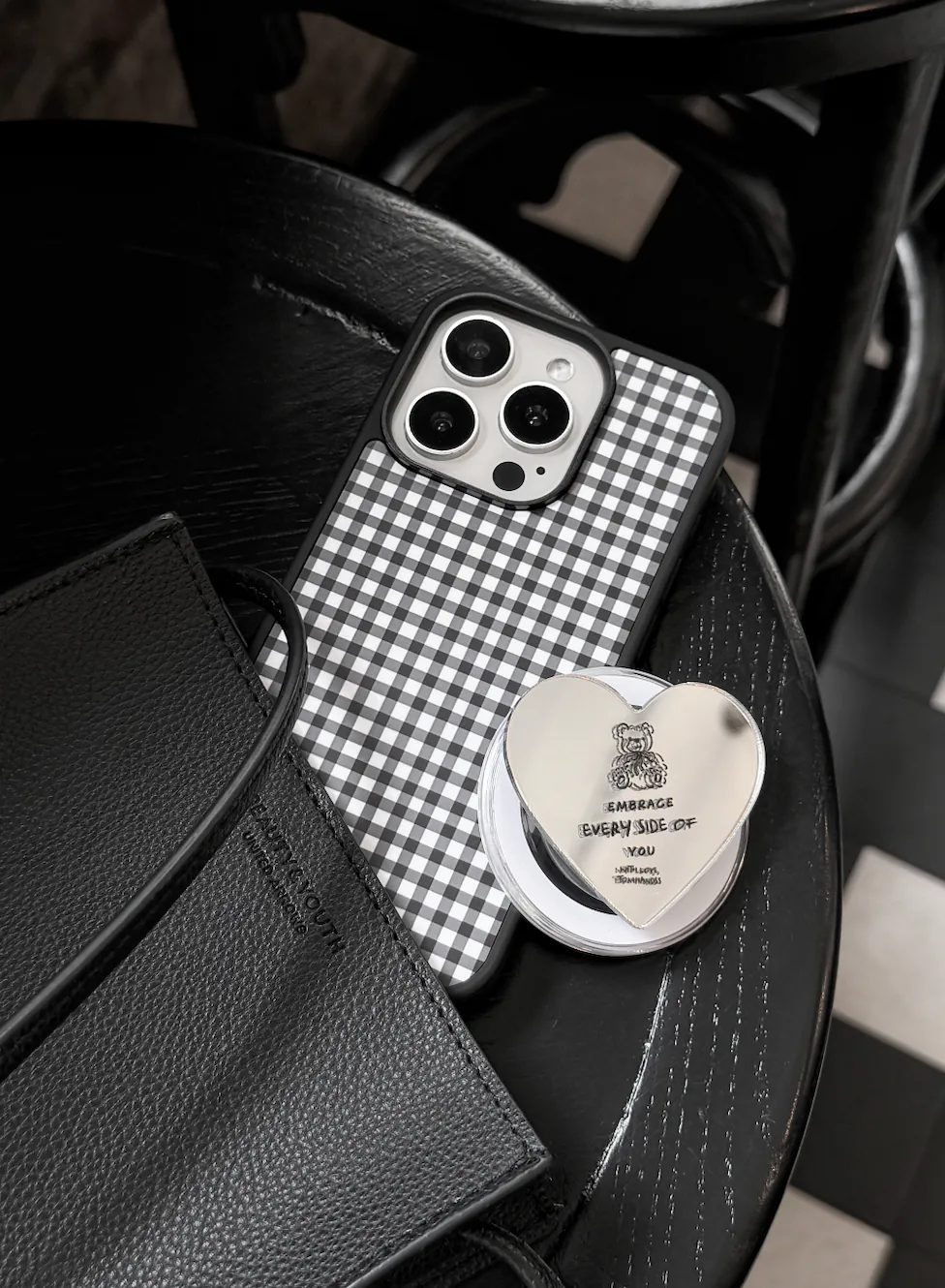 【Huggy Little Teddy (Black&White Checked)】MagSafe iPhone Case+手機支架