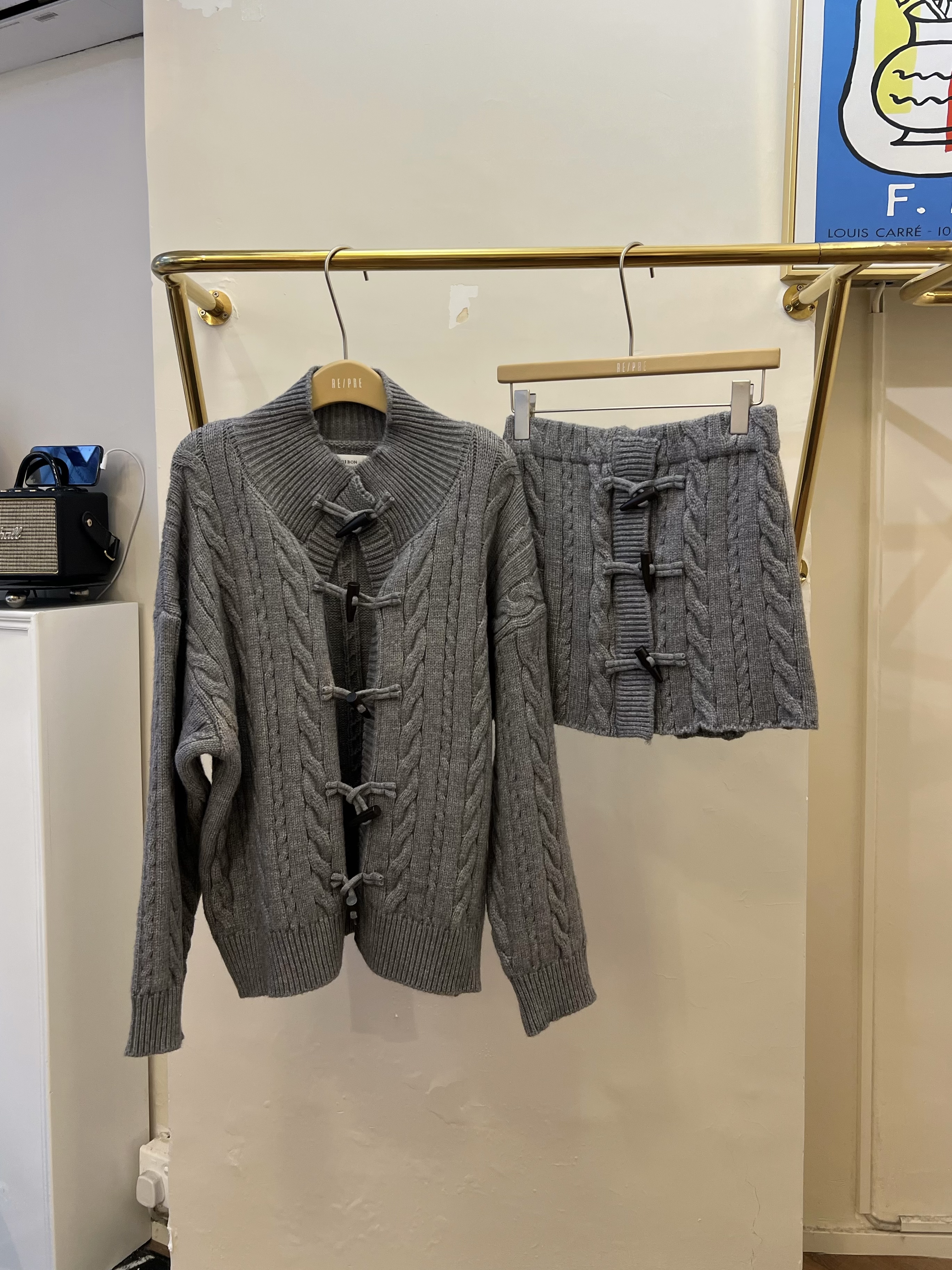 牛角鈕針織套裝