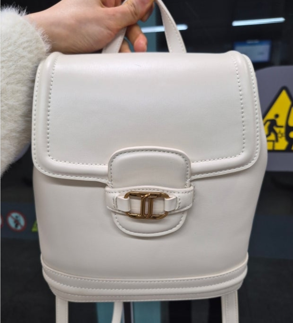 J.estina 白色皮革背包