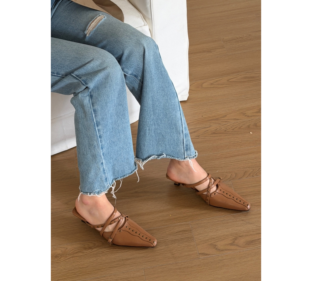 Stylish studs pointy mules