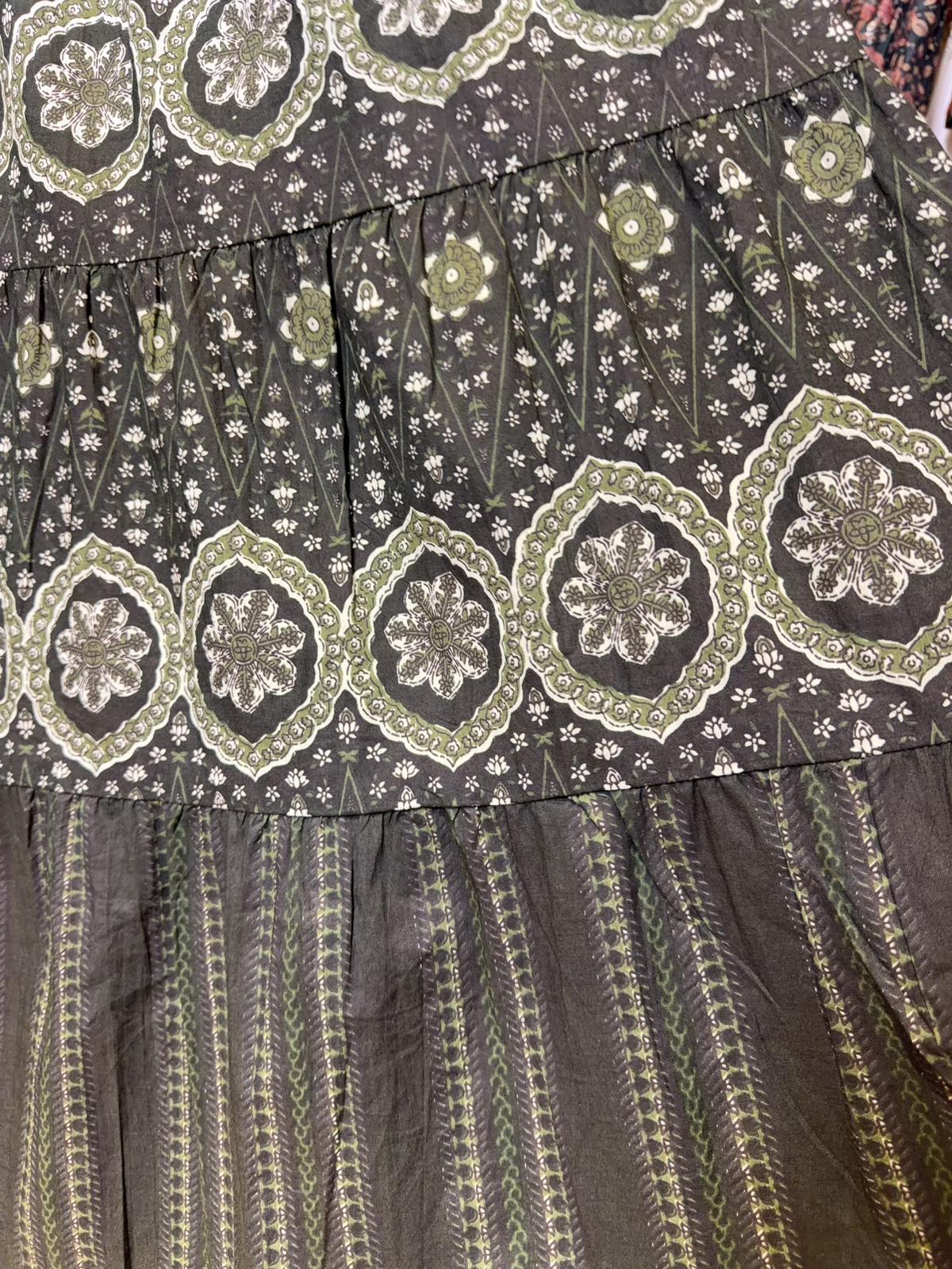 Forest Green Overlap 4-Cake Tier OP 50" #1457