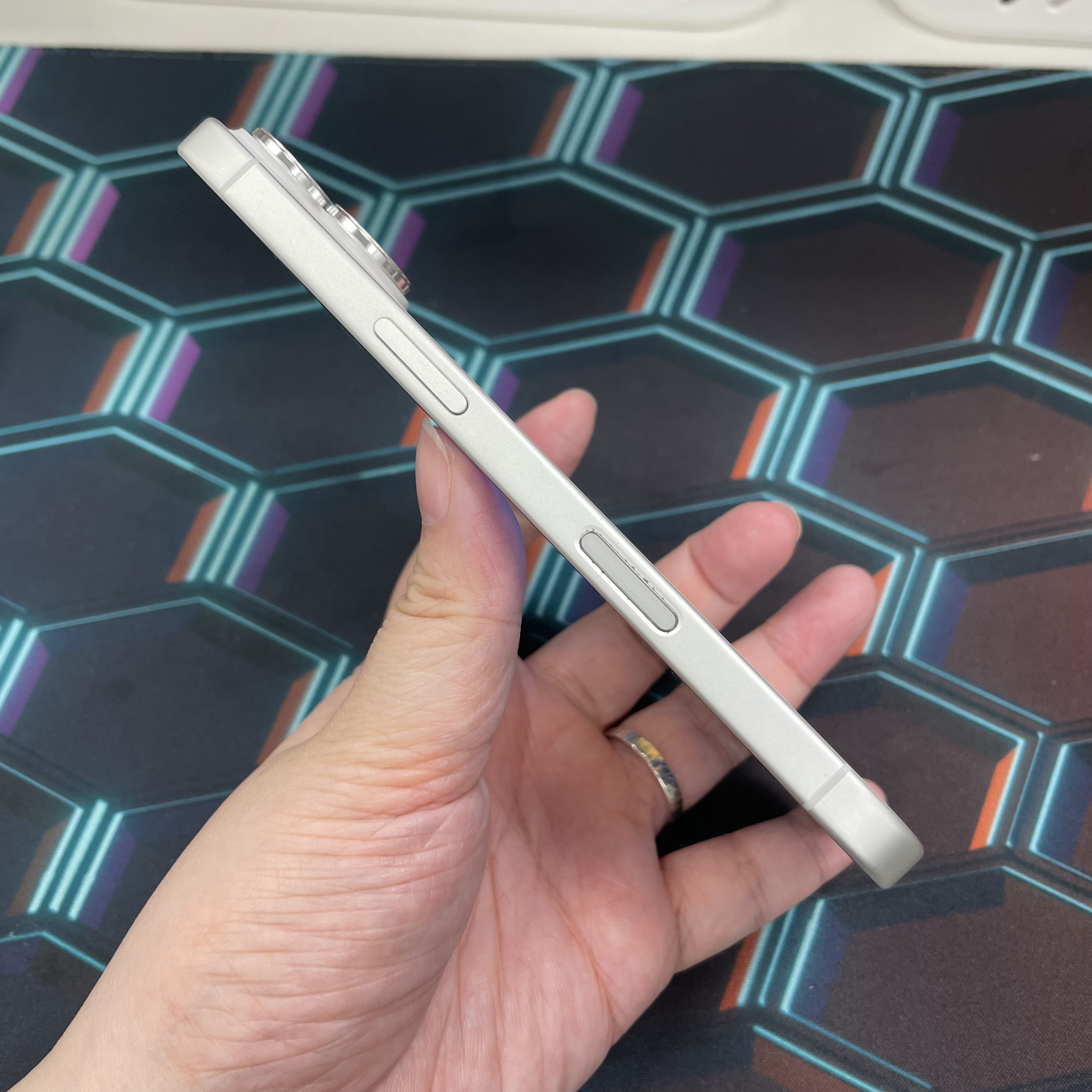 *6331 16 勁靚機 128GB 電85 白色 white