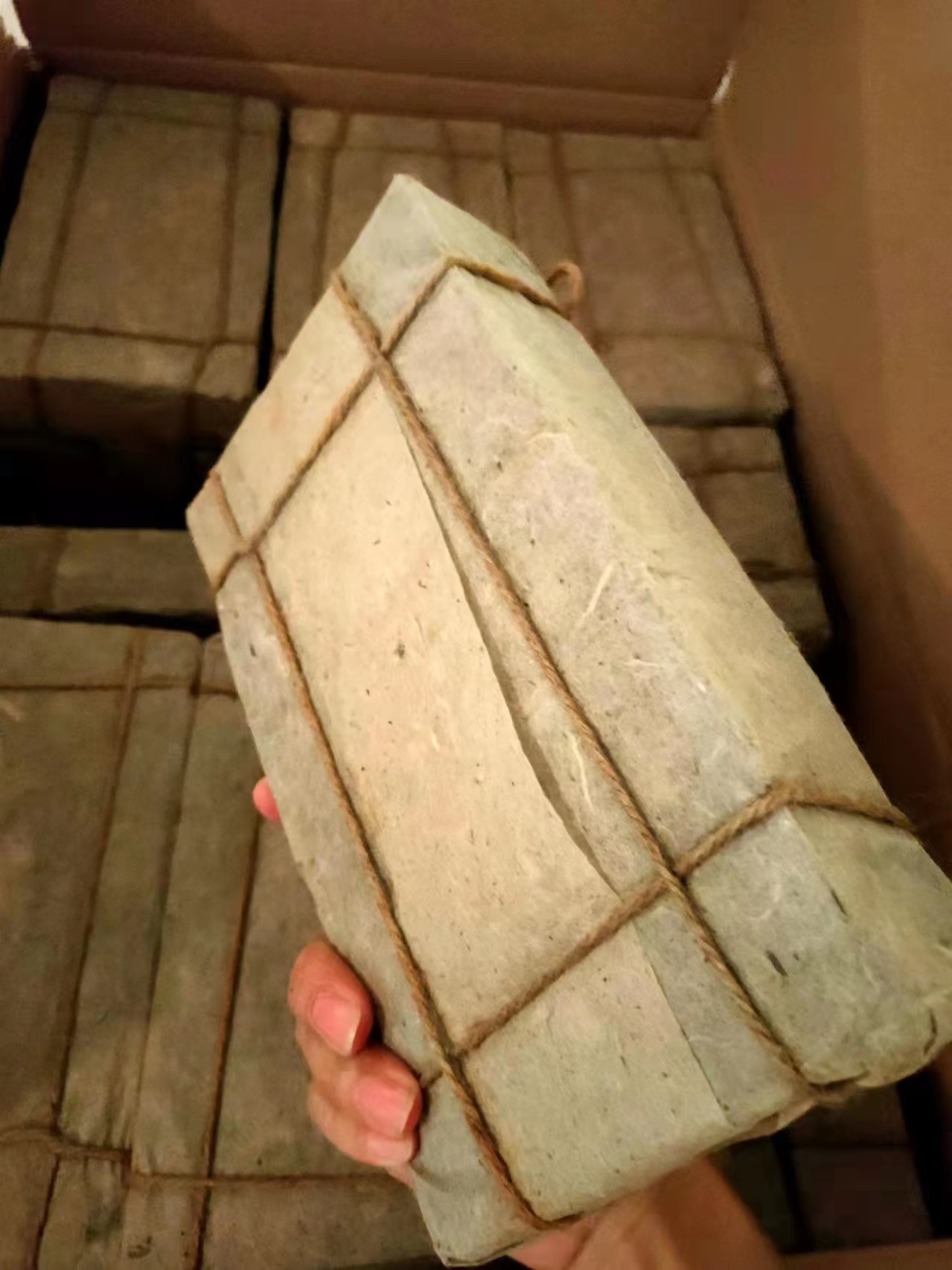 2006年 普洱茶- 易武野生熟磚