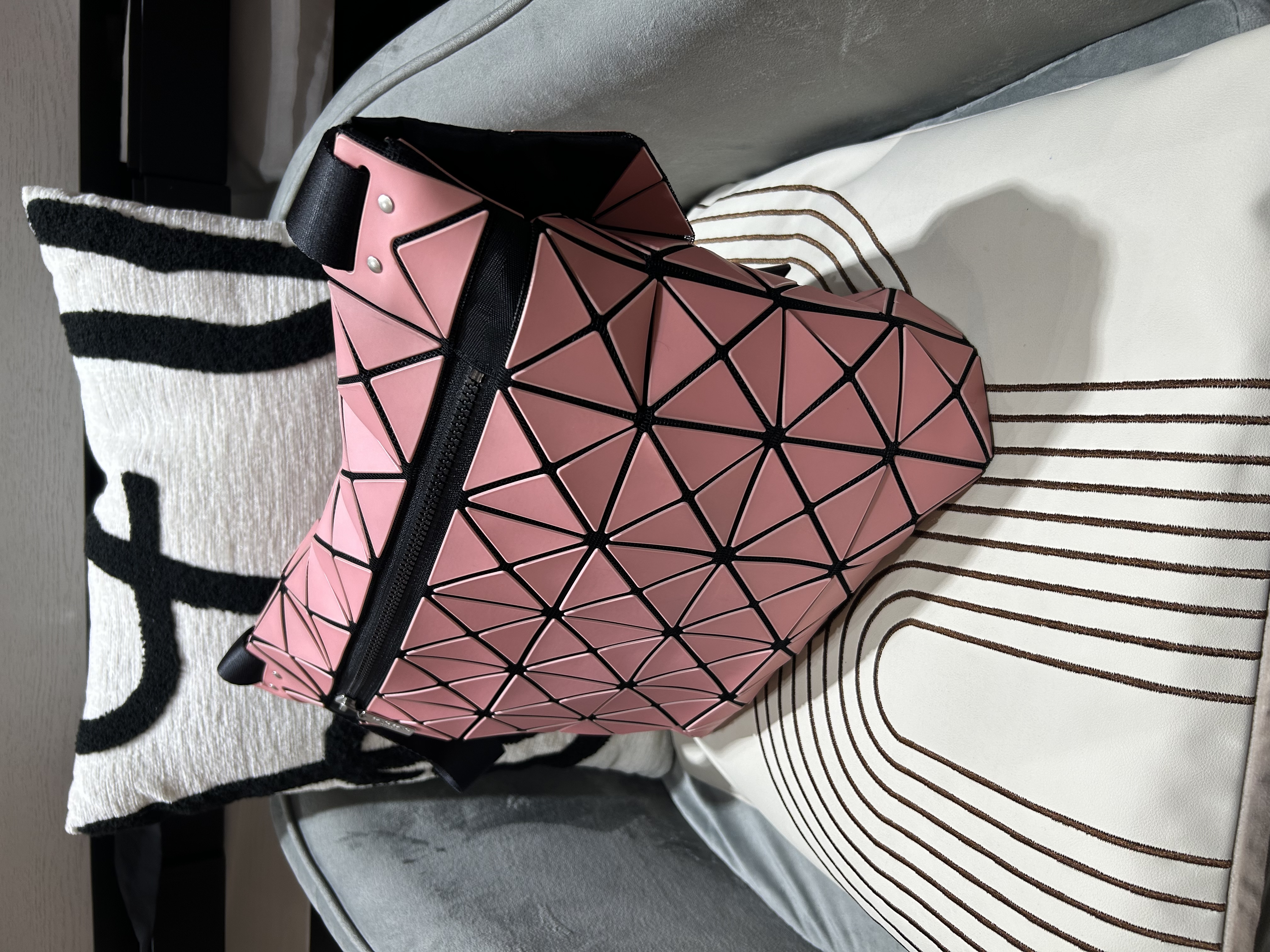Issey Miyake Bao Bao flap messenger bag Crossbody Bag 100%Authentic, 95%New ✅Dust bag