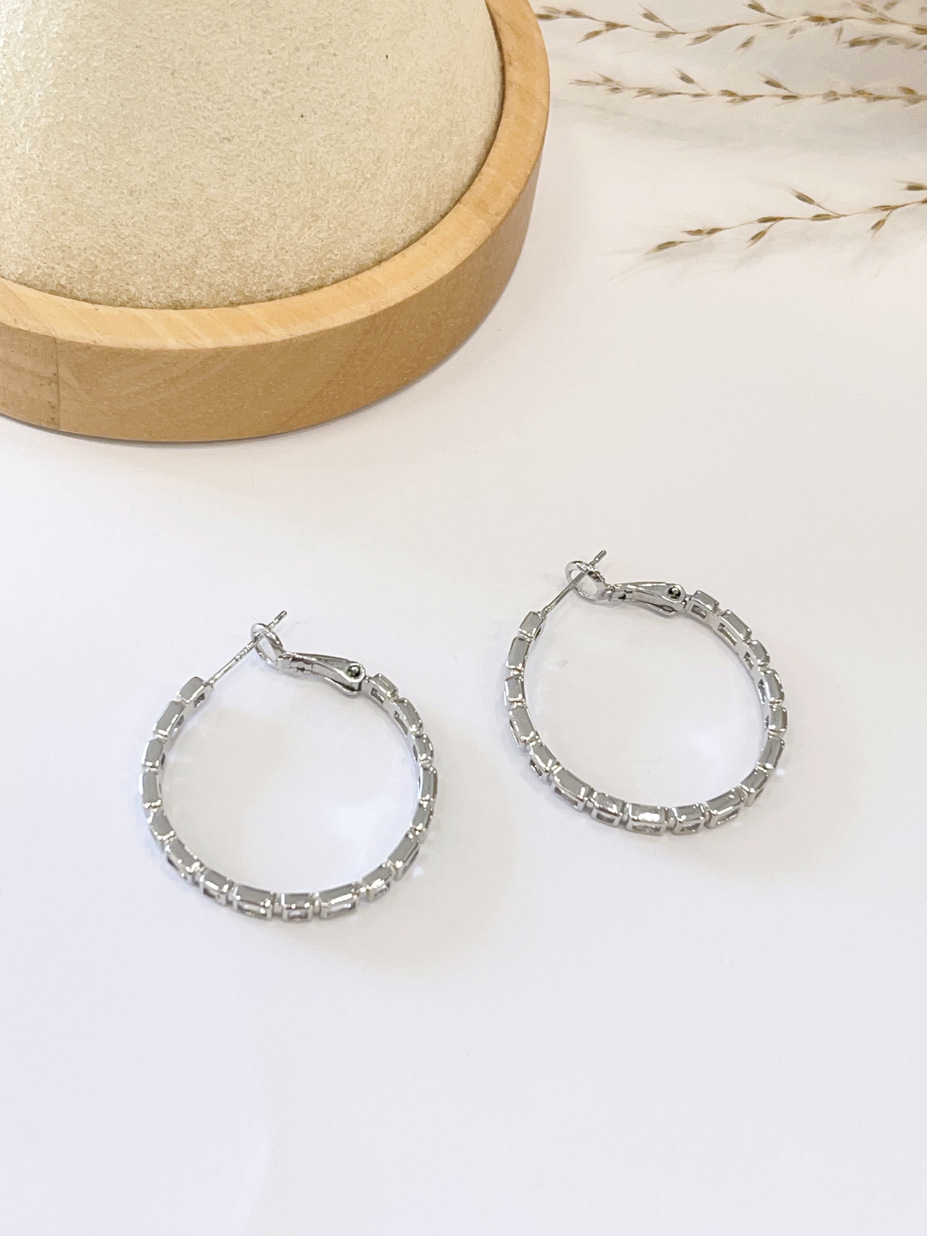 精致长形钻石耳圈耳环