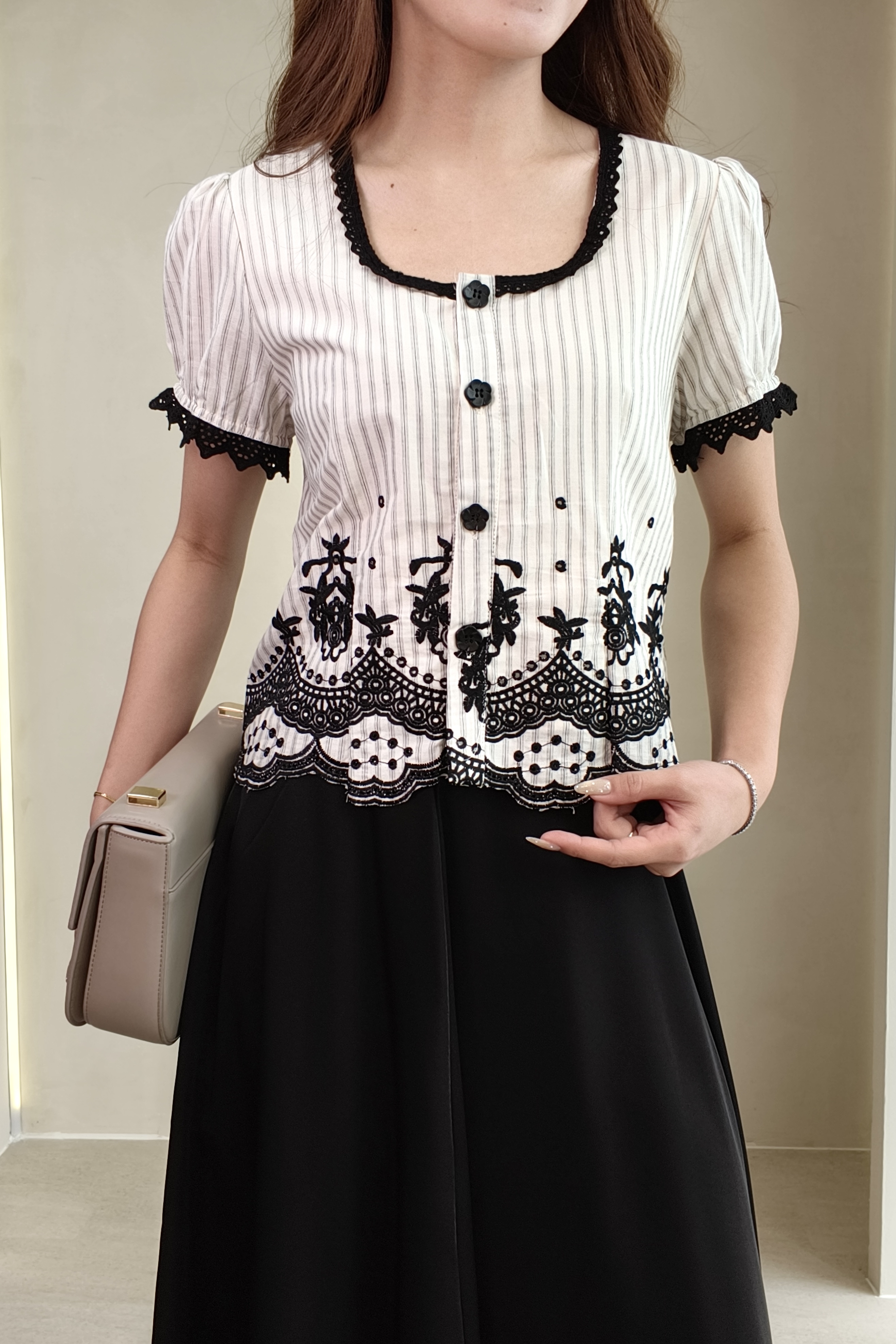 2077BB Belle Époque Embroidered Blouse