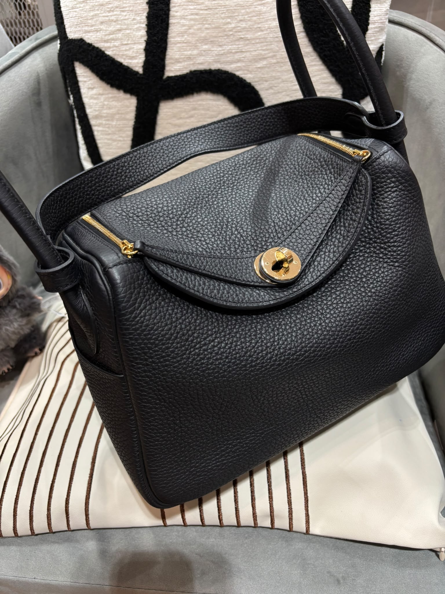 Hermes Lindy 26 Stamp X 黑色牛皮淺金扣  100%Authentic, 95%New ✅Dust bag