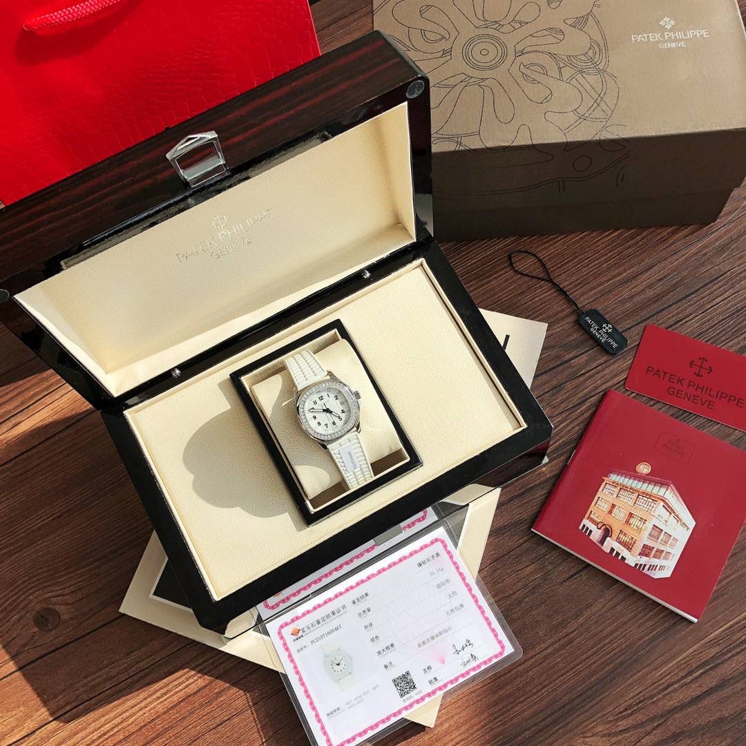 独家推出 新款百达斐丽AQUANAUT系列 专为女性设计！用最简约方式完美体现百达斐丽的精髓，融合了大胆的设计和正统的纯粹，这款腕表成为百达斐丽的旗舰产品之一！腕表完美尺寸35.6，进口精钢材质多重工艺精磨打造。原装一致厚度7.77cm。表盘镶嵌46颗 vs1.8真钻。约一克拉！ Gtc中国权威鉴定证书。百分百保证每一粒都是货真价实的真钻。可验可查询！💯💯
