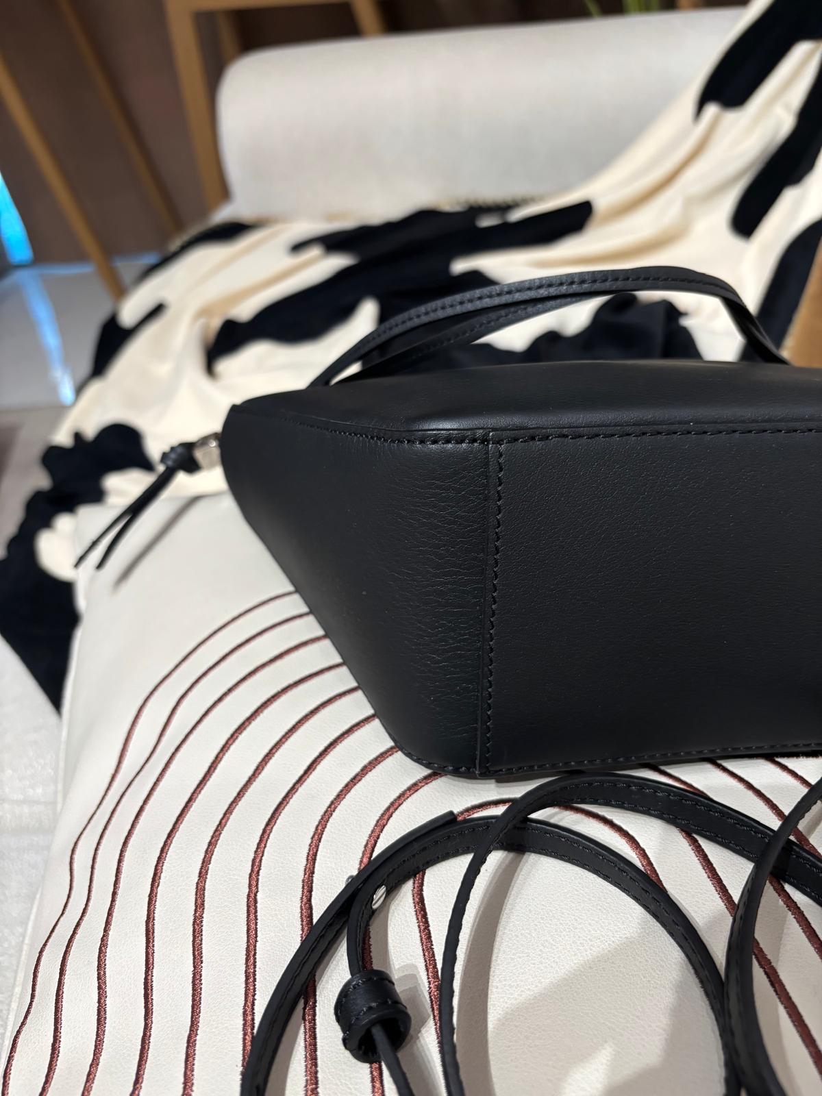 全新未使用品 Loewe Mini Hammock hobo in classic calfskin 黑色牛皮 100%Authentic, 全新未使用品 Unused ✅Booklet ✅Dust bag