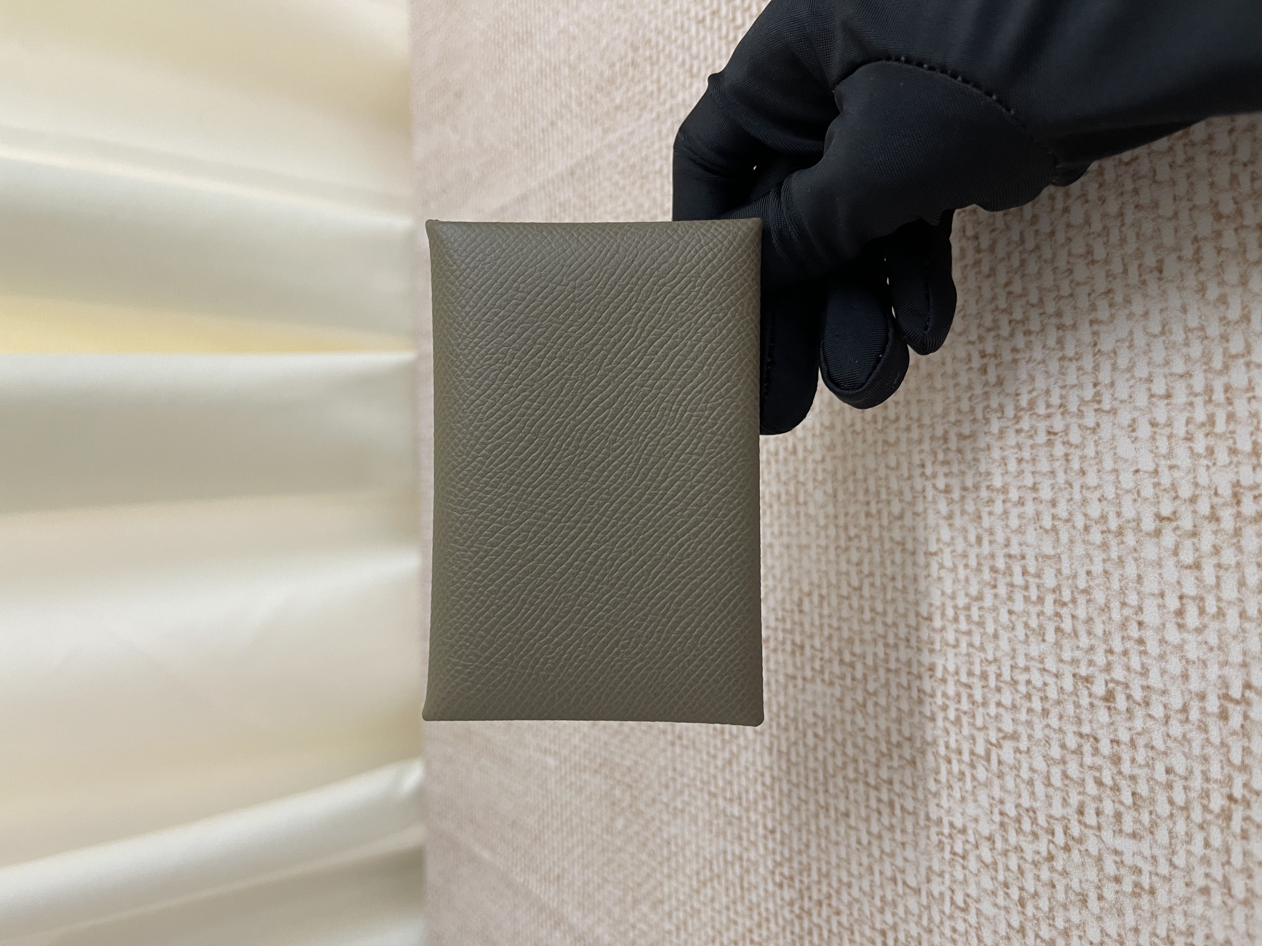 Pre-owned Hermes Calvi Card holder / Stamp Z/ Product Code: 26021508