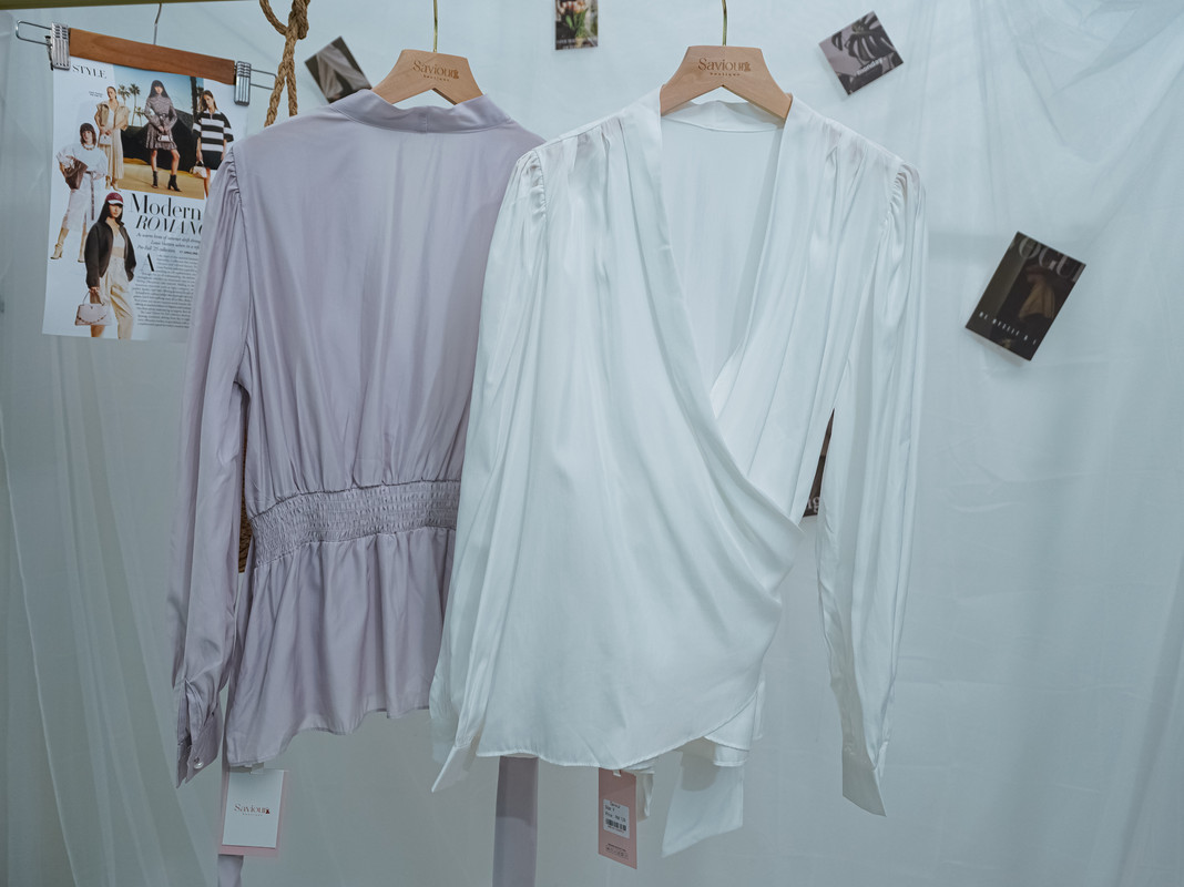 Silky Sheen Wrap-Front V-Neck Blouse with Back Tie Waist ‖ 丝光质感V领交叠长袖上衣（背部绑带收腰）KR01461151