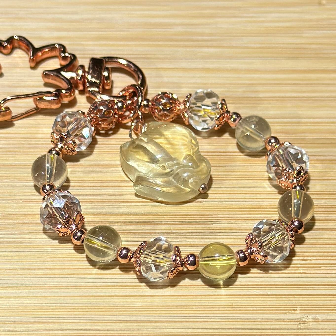 黃水晶小狐狸、白水晶  配 玫瑰金花形扣掛飾