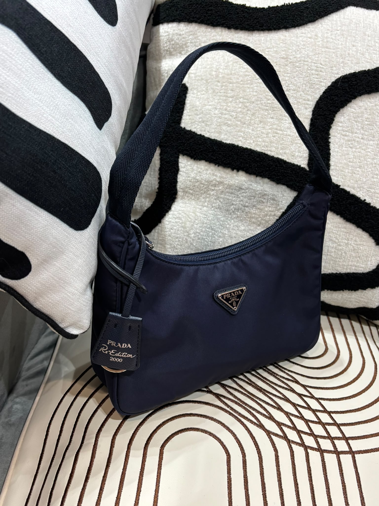 Prada re-edition 2000 re-Nylon Hobo Bag Navy 100%Authentic, 95%New