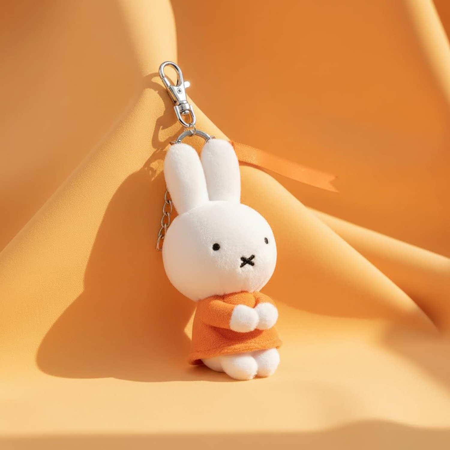 Miffy - 公仔掛飾 (橙色裙子坐姿款)