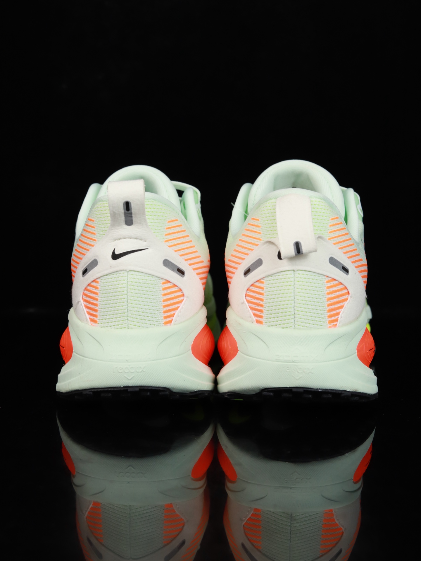 Nike Vomero 18 HM6803-300