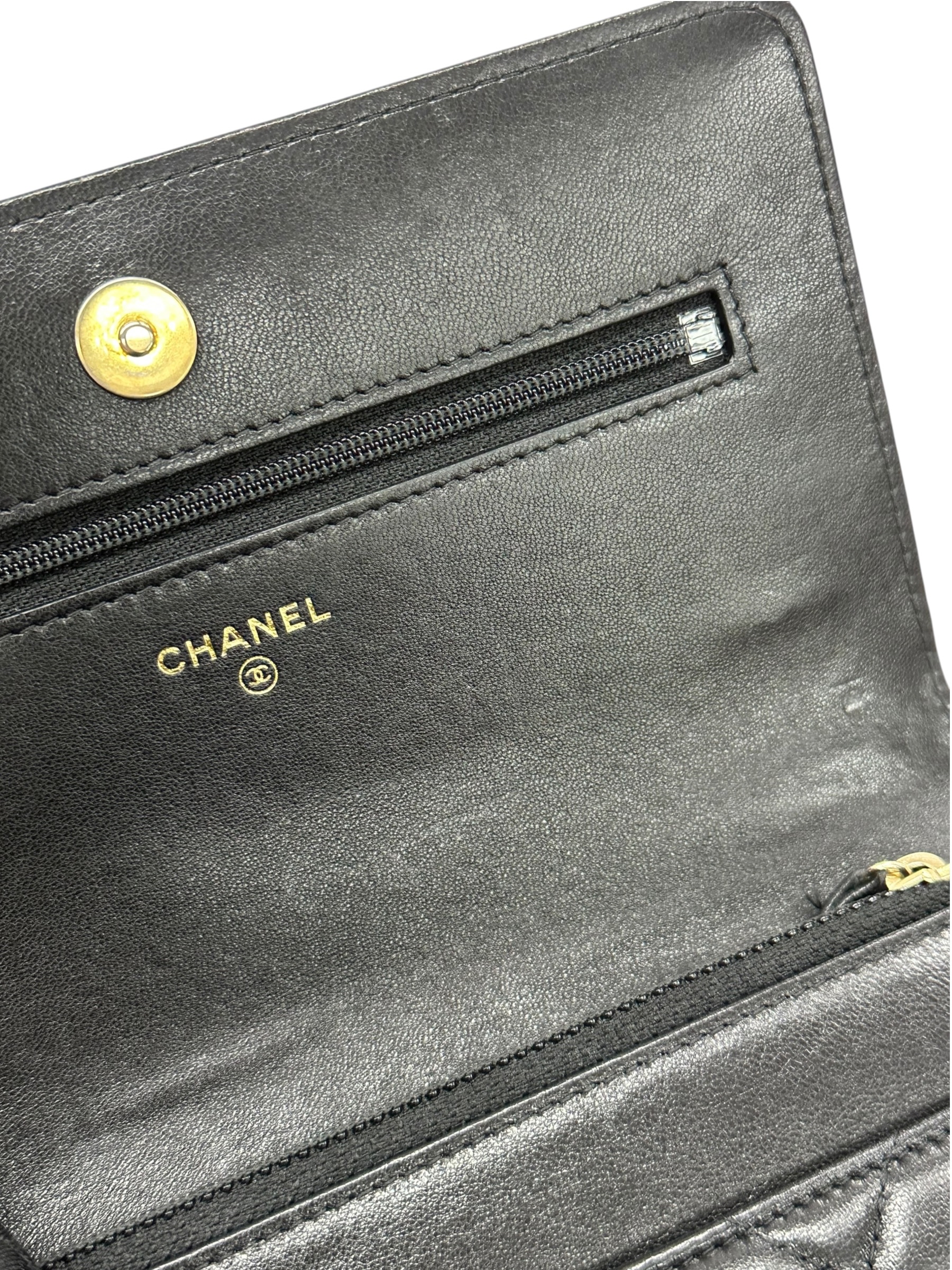 Pre-owned Chanel 19 Wallet on Chain / Product Code:082110