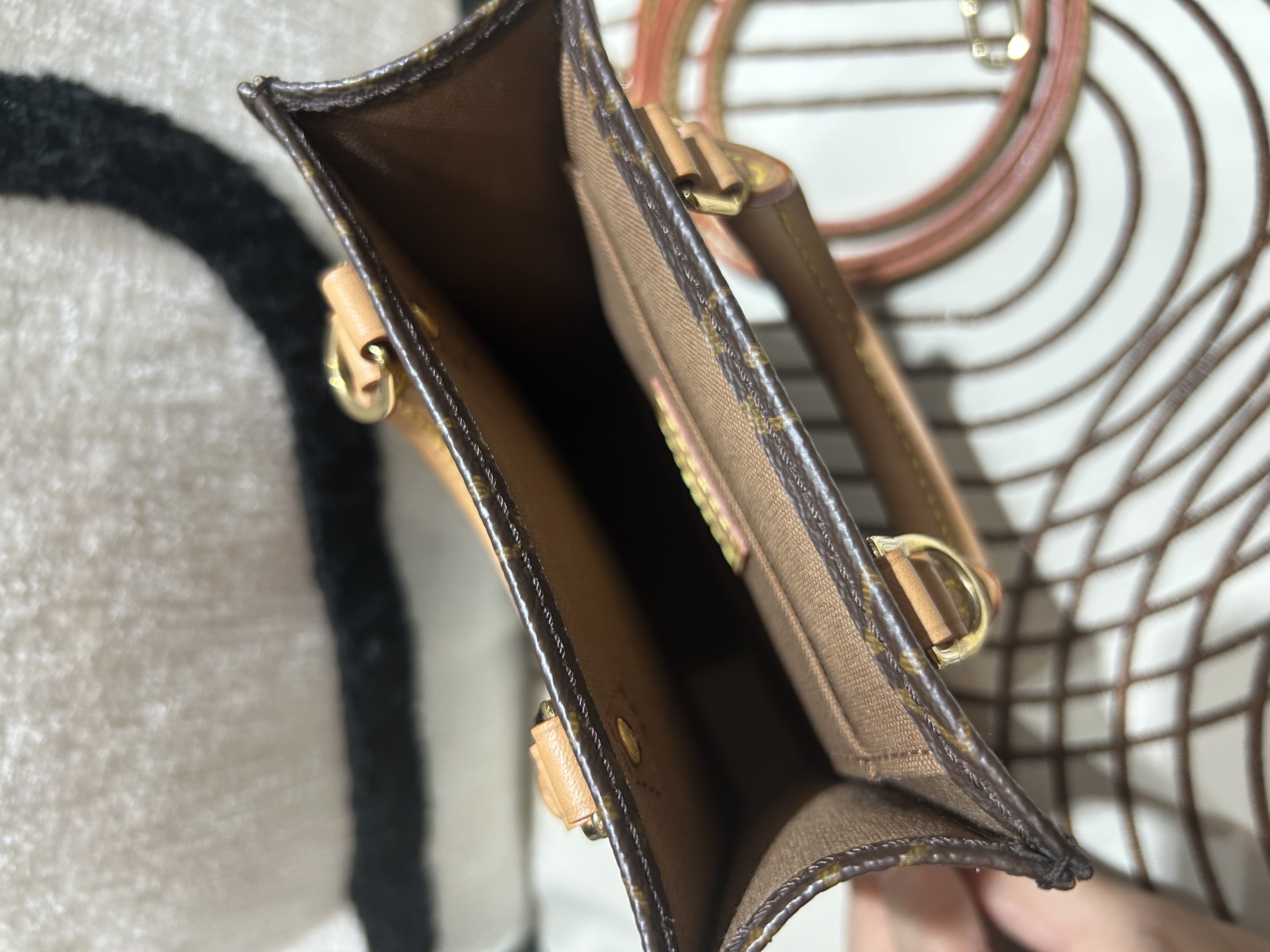 LV Petit Sac Plat Monogram M69442 100%Authentic, 99%New ✅NFC✅收據✅Dust bag✅Box