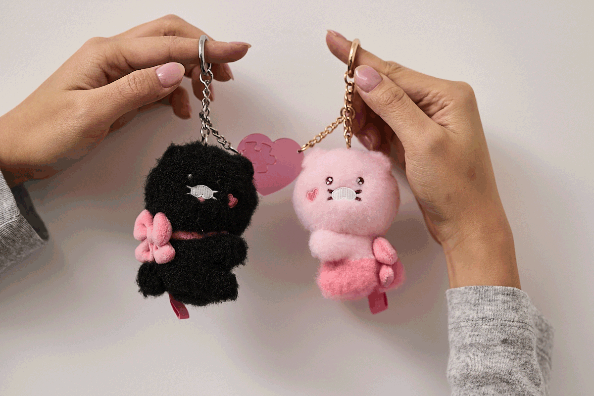 黑色 粉紅 春植 公仔鎖匙扣 (一套兩個)