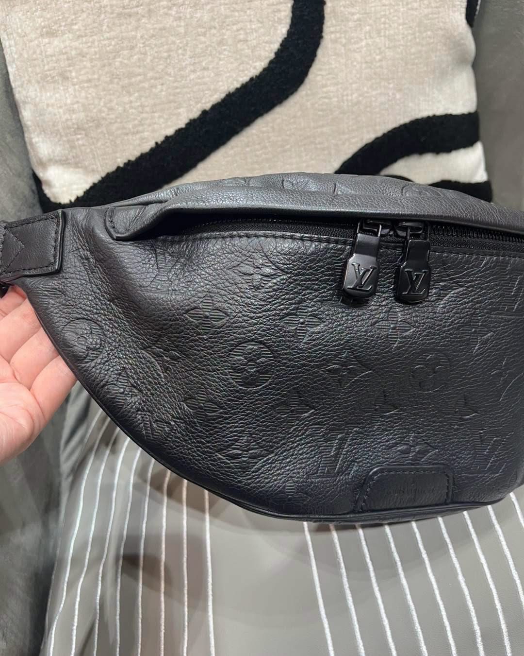 LV Discovery Bumbag PM M46036 Calfskin Black 100%Authentic, 98%New ✅Dust bag